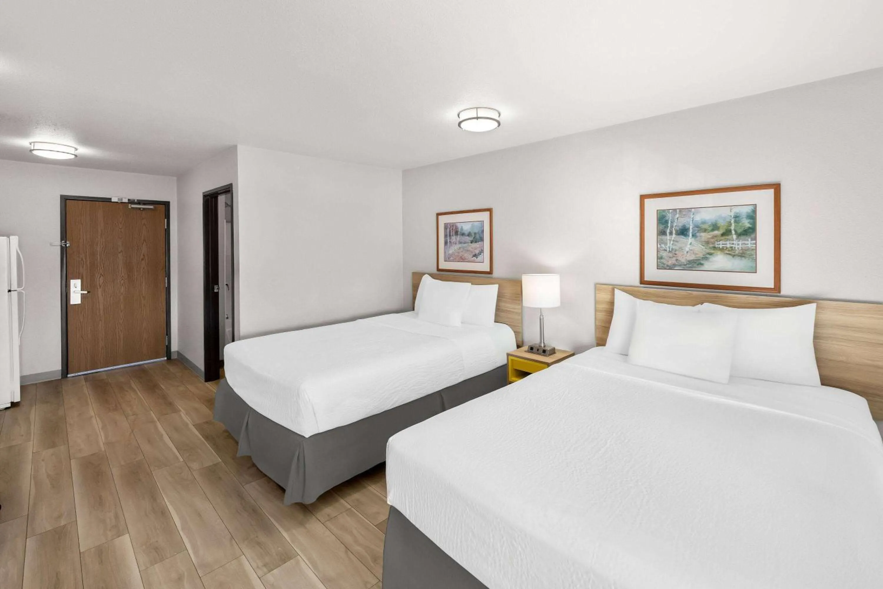 Bed in Days Inn & Suites by Wyndham Rochester South