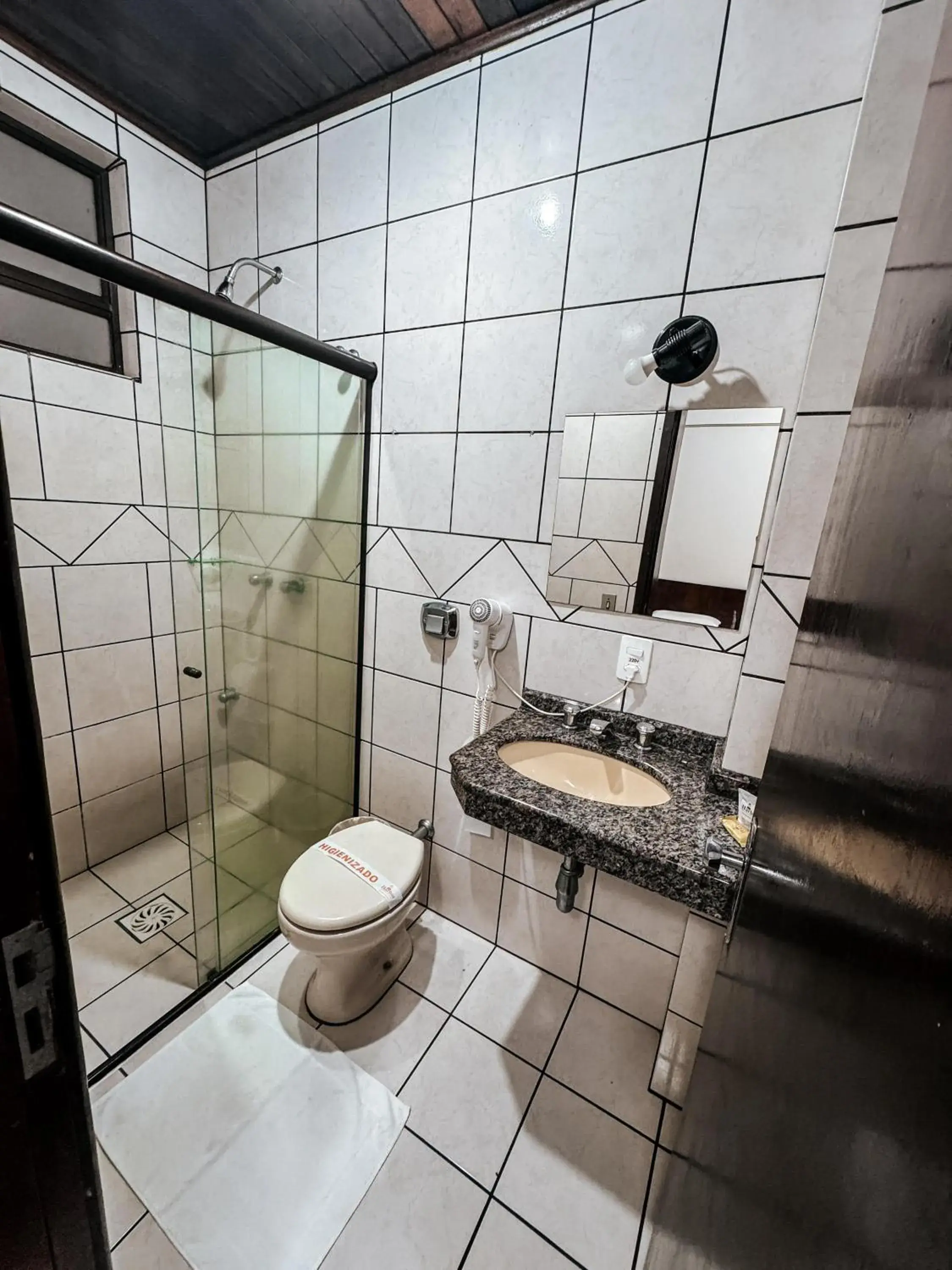 Triple Room with Bathroom - single occupancy in Harbor Inn Jaraguá Triple Room with Bathroom - single occupancy in Harbor Inn Jaraguá