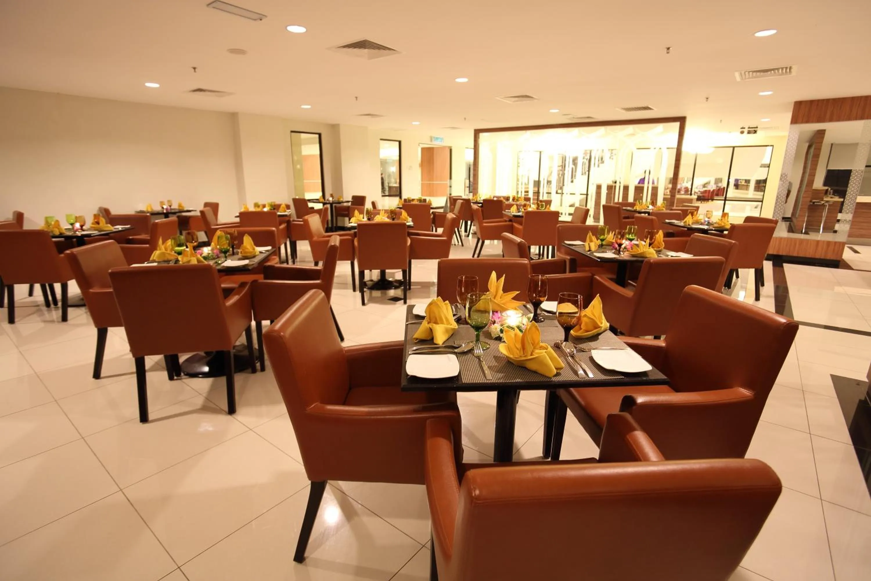 Restaurant/places to eat in Raia Hotel & Convention Centre Terengganu