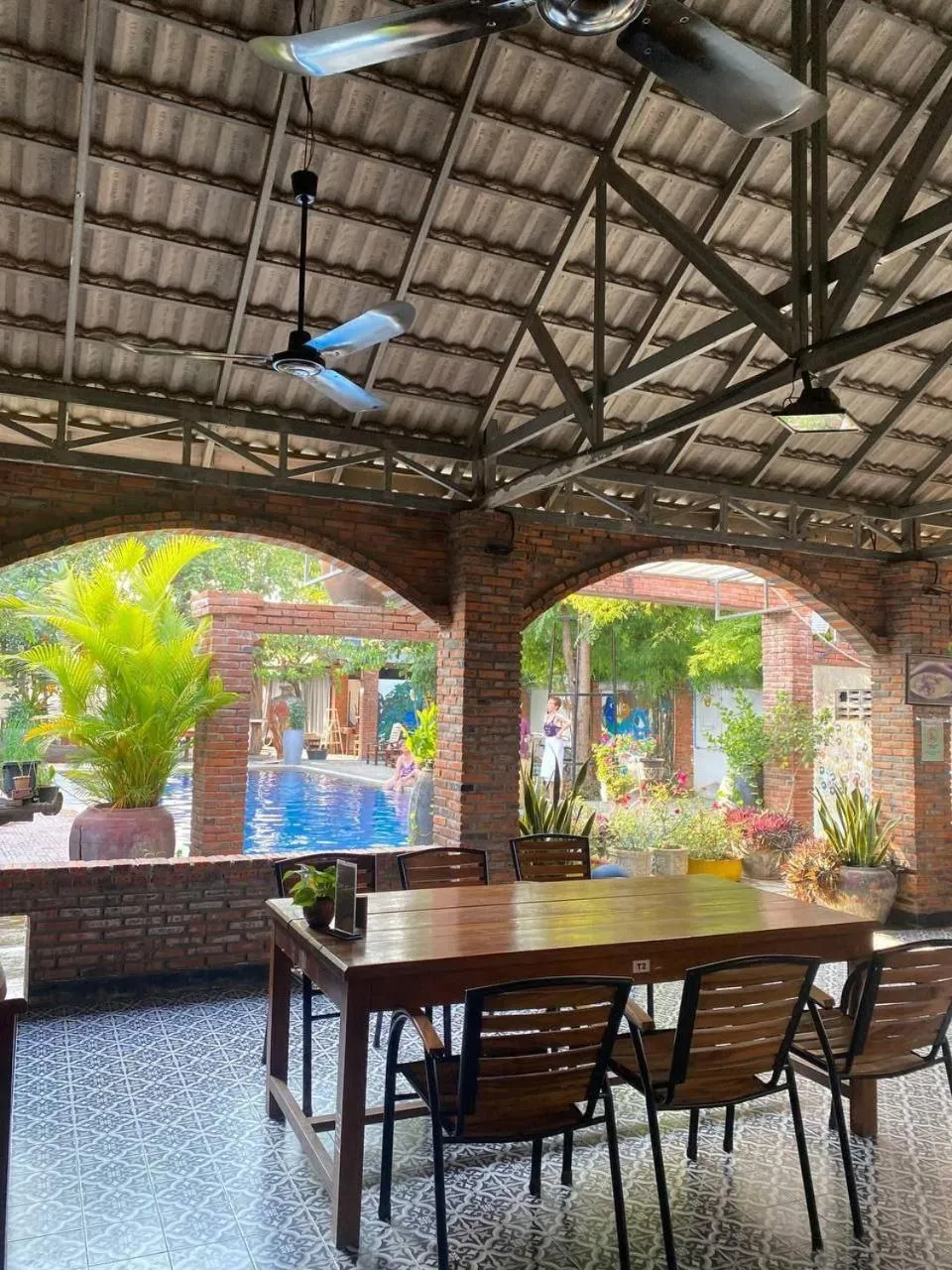 Restaurant/places to eat in The Coconut House Hotel