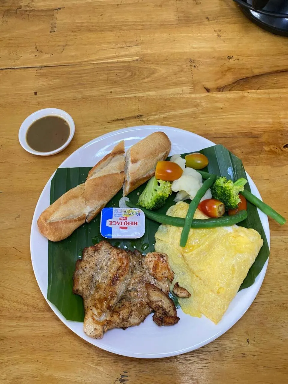 Restaurant/places to eat in The Coconut House Hotel