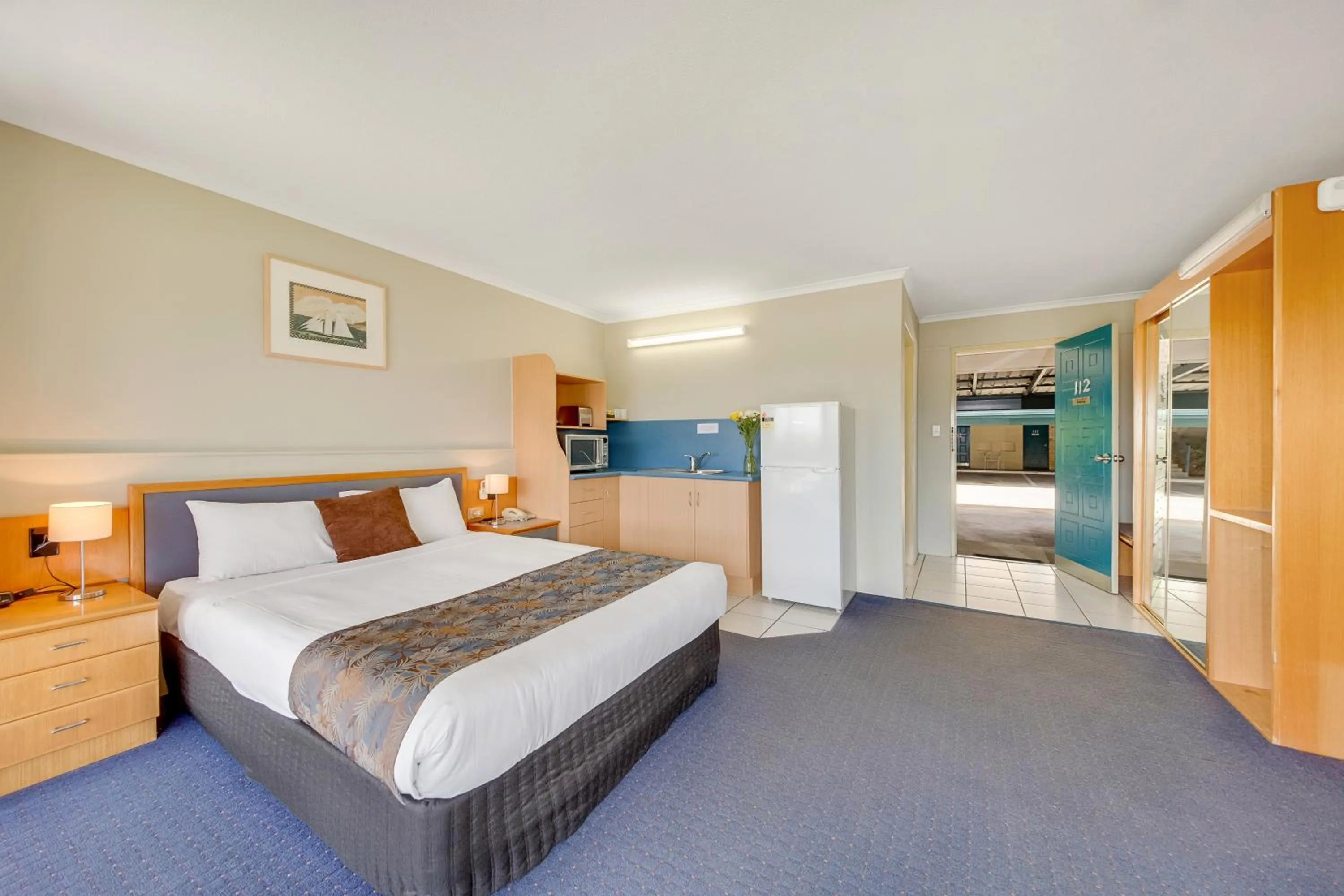 Bed in Gladstone Palms Motor Inn