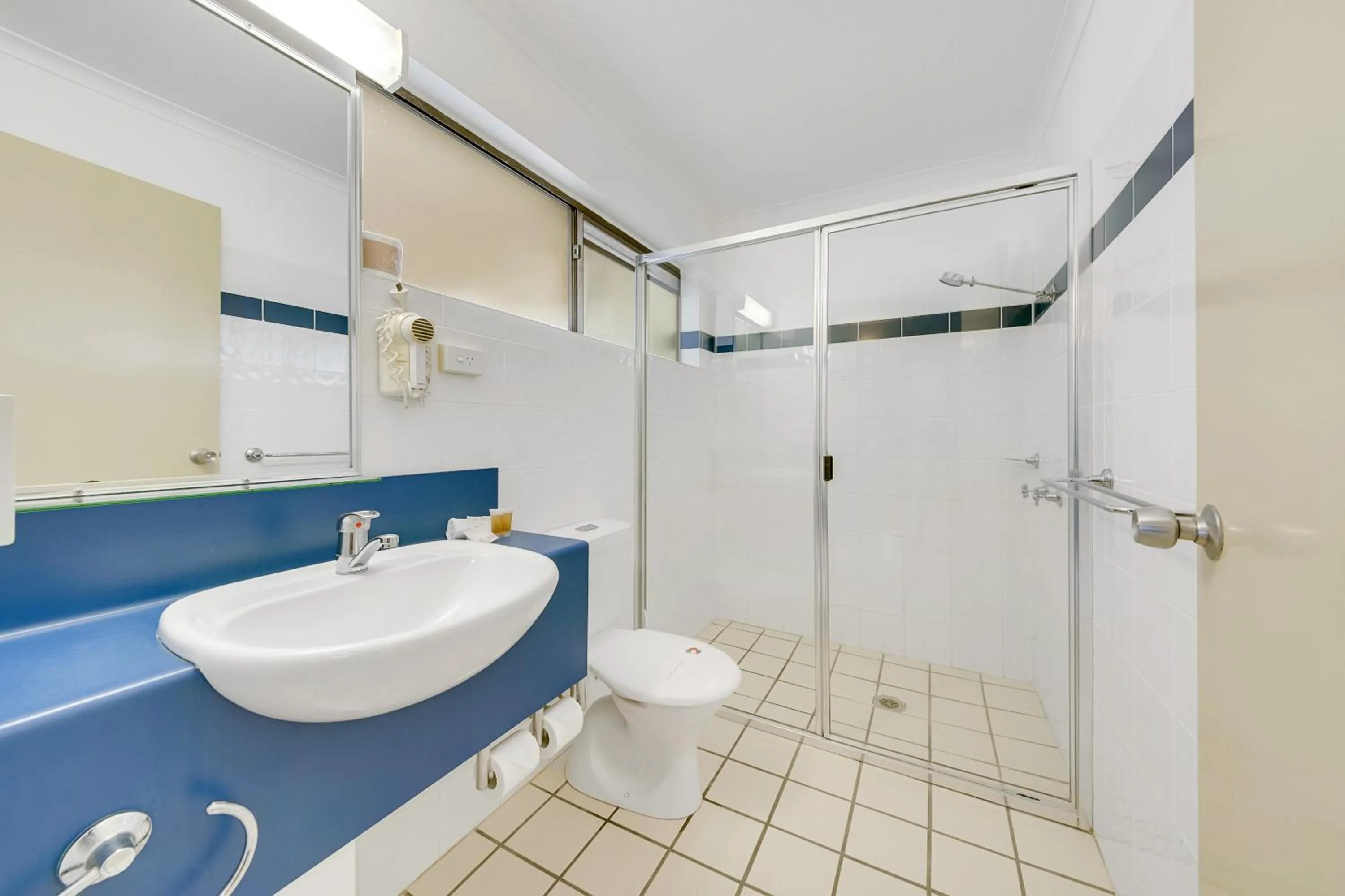 Bathroom in Gladstone Palms Motor Inn