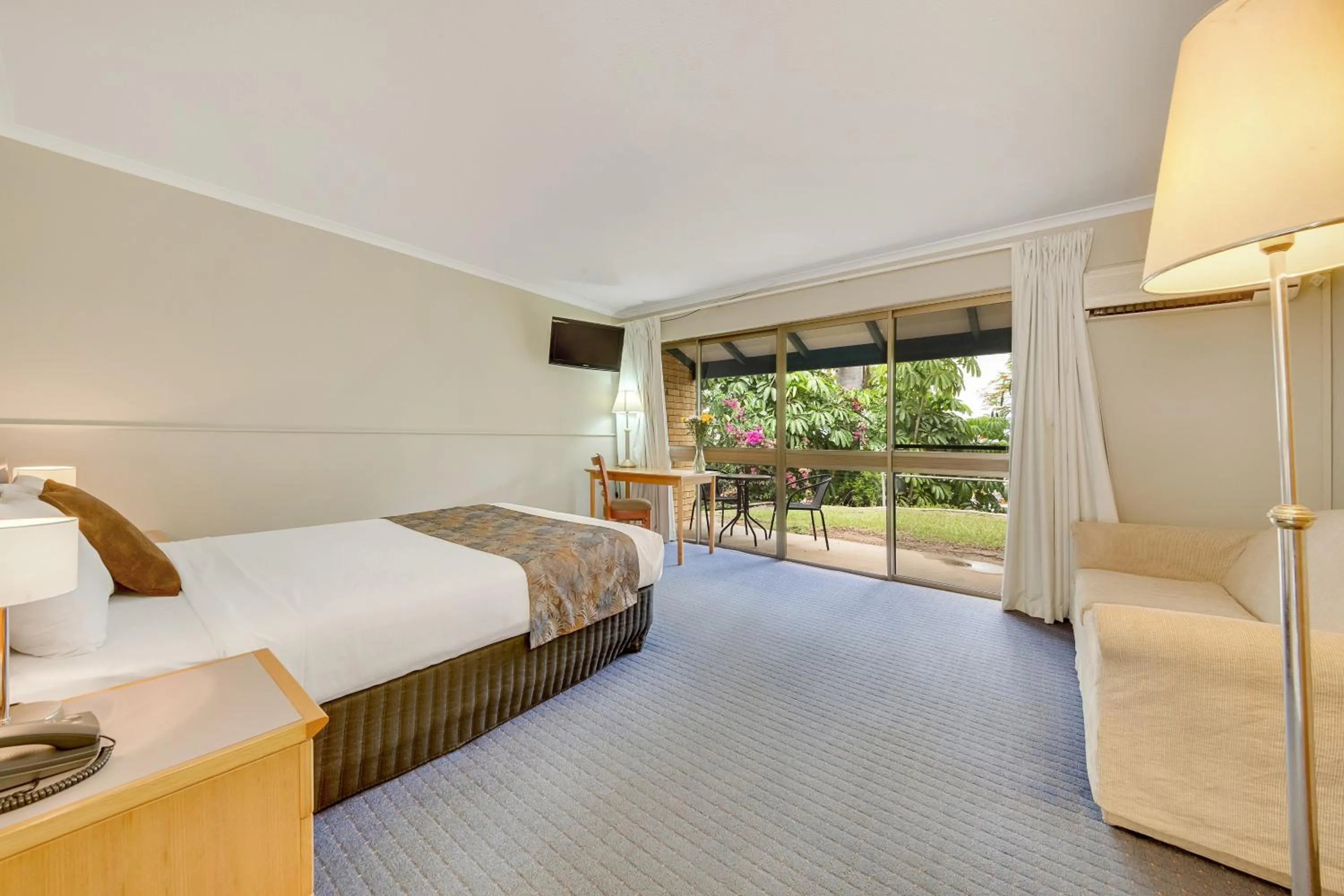 Bed in Gladstone Palms Motor Inn