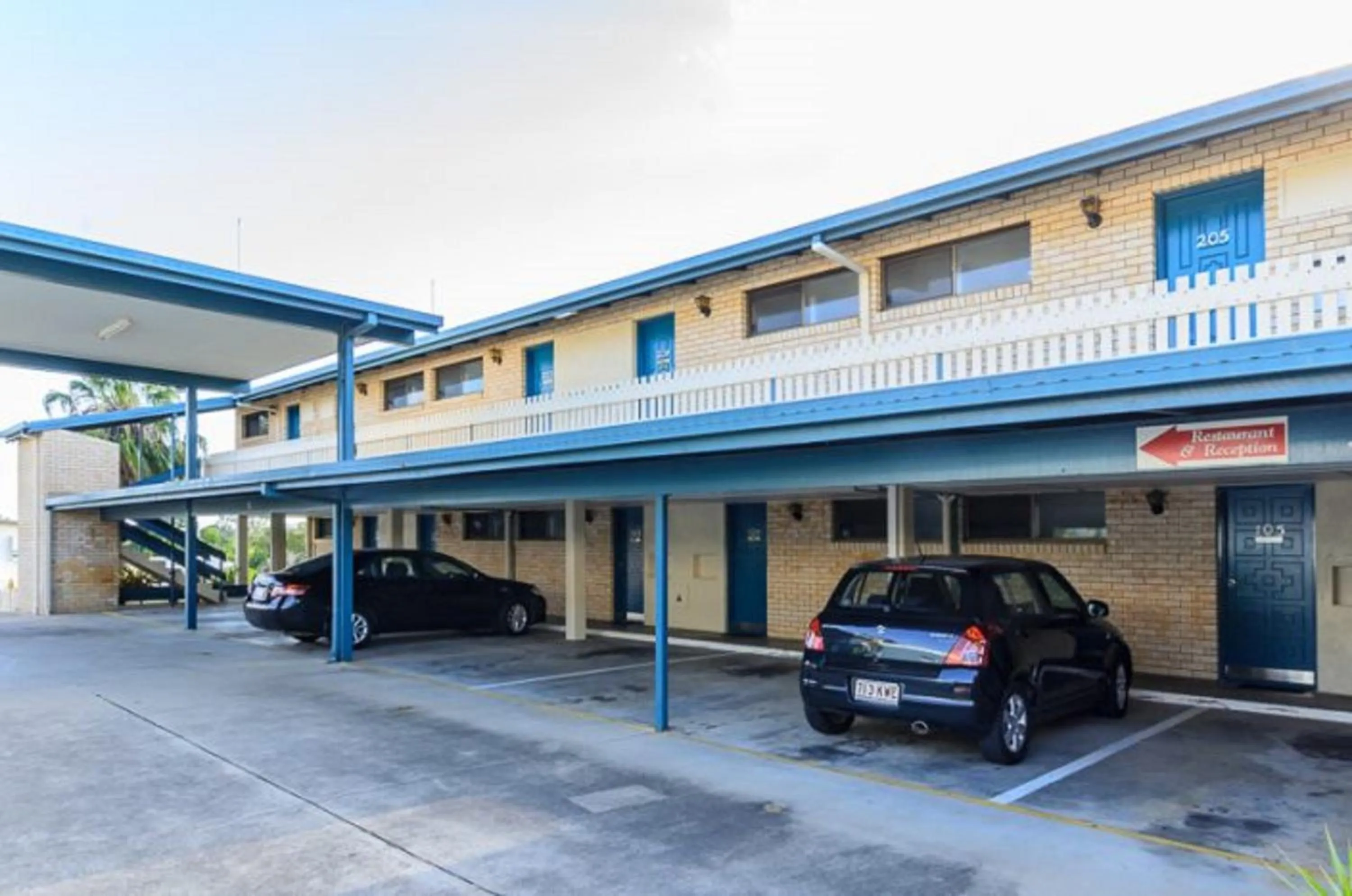 Property building in Gladstone Palms Motor Inn