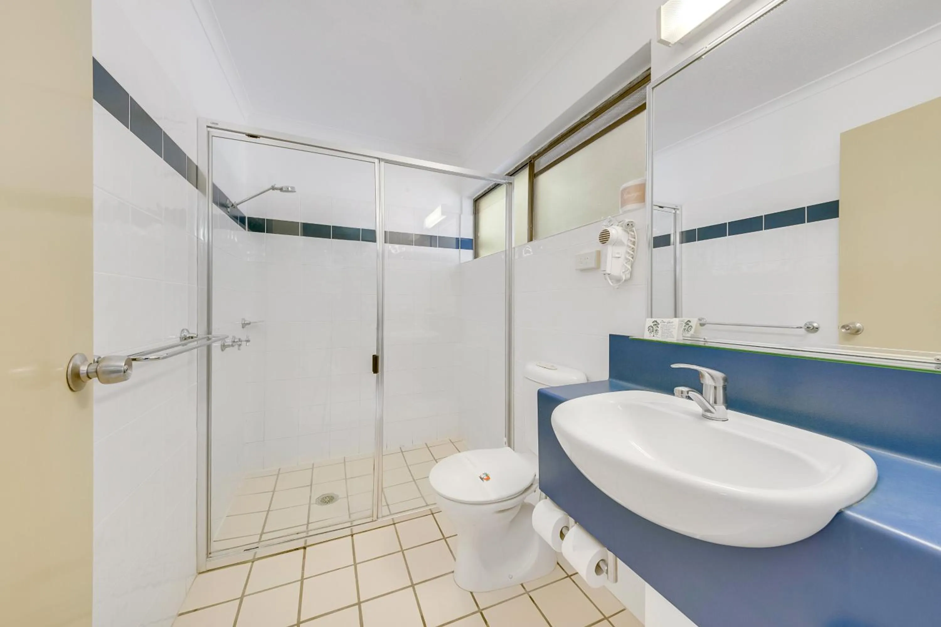 Bathroom in Gladstone Palms Motor Inn