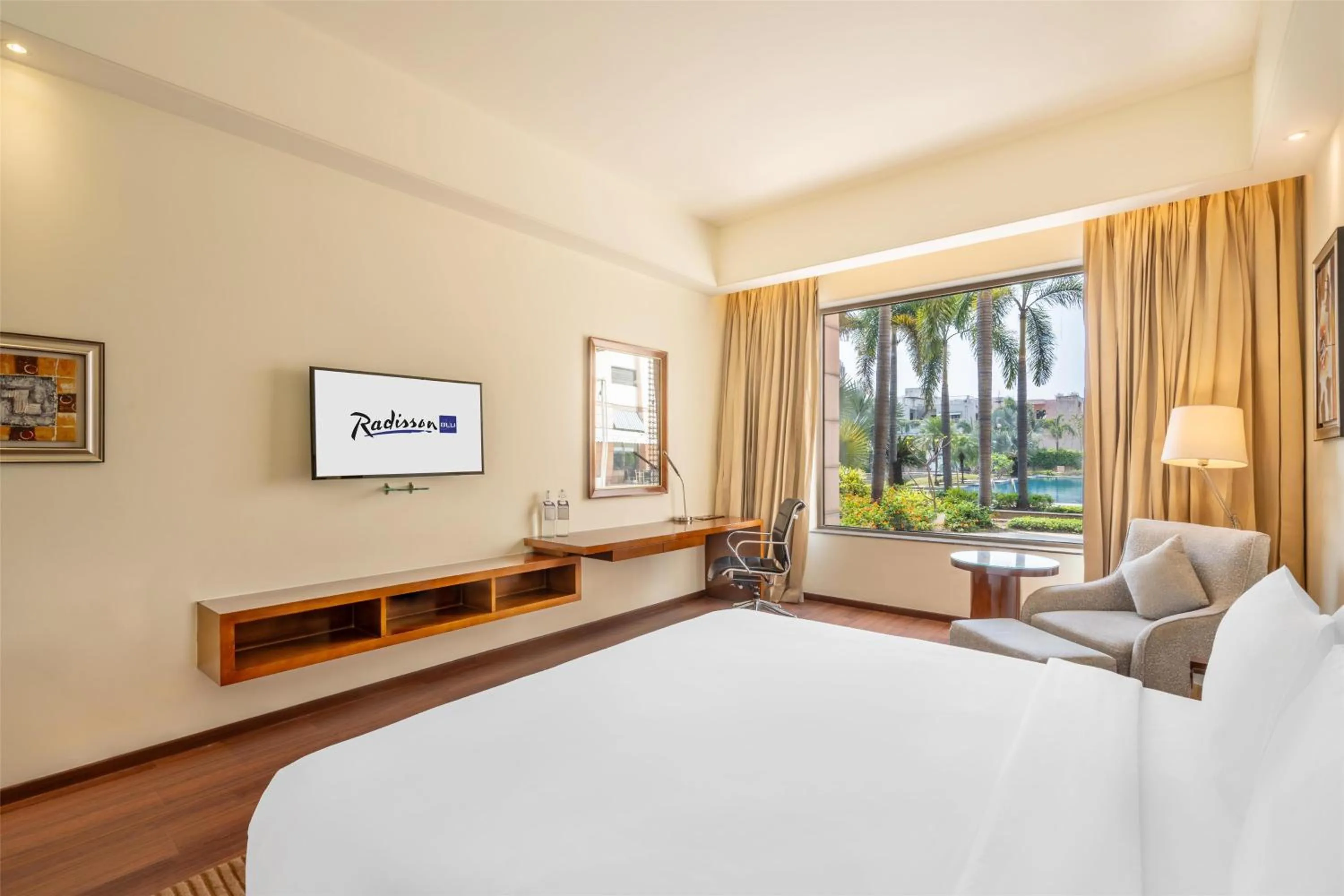 Bedroom, Bed in Radisson Blu Hotel Rudrapur