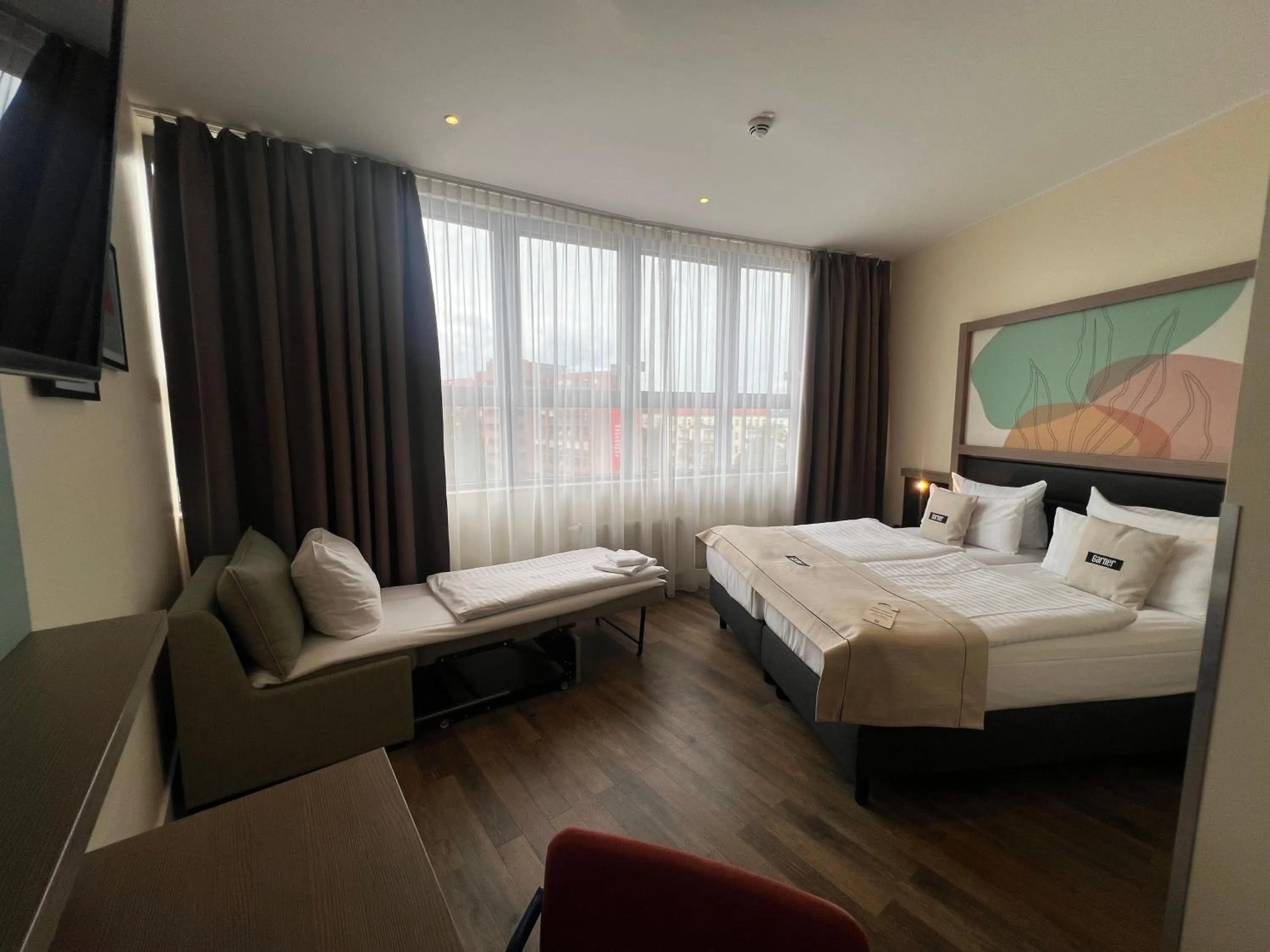 Photo of the whole room, Bed in Garner Hotel Berlin - Charlottenburg, an IHG Hotel