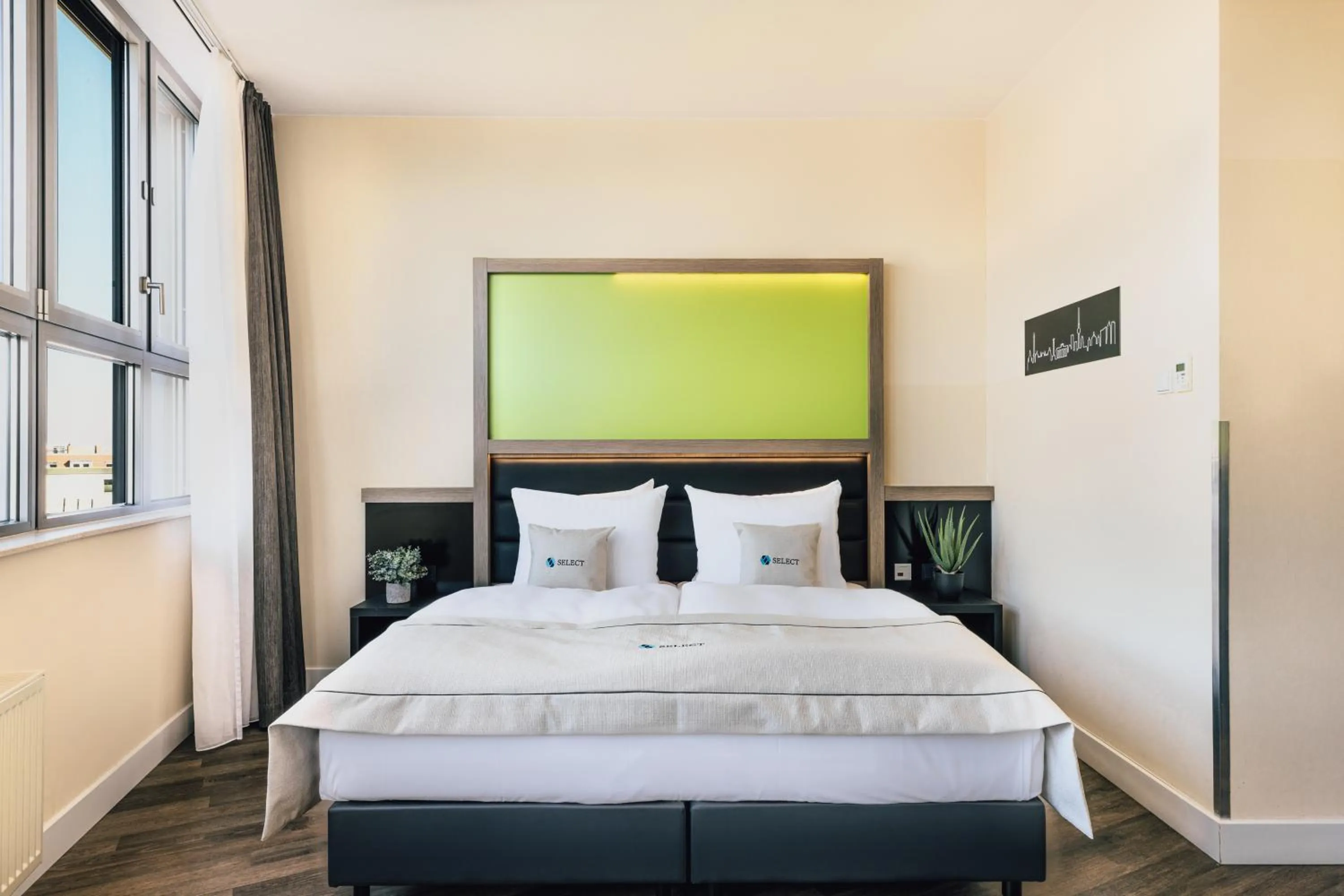 Superior Triple Room in Garner Hotel Berlin - Charlottenburg, an IHG Hotel