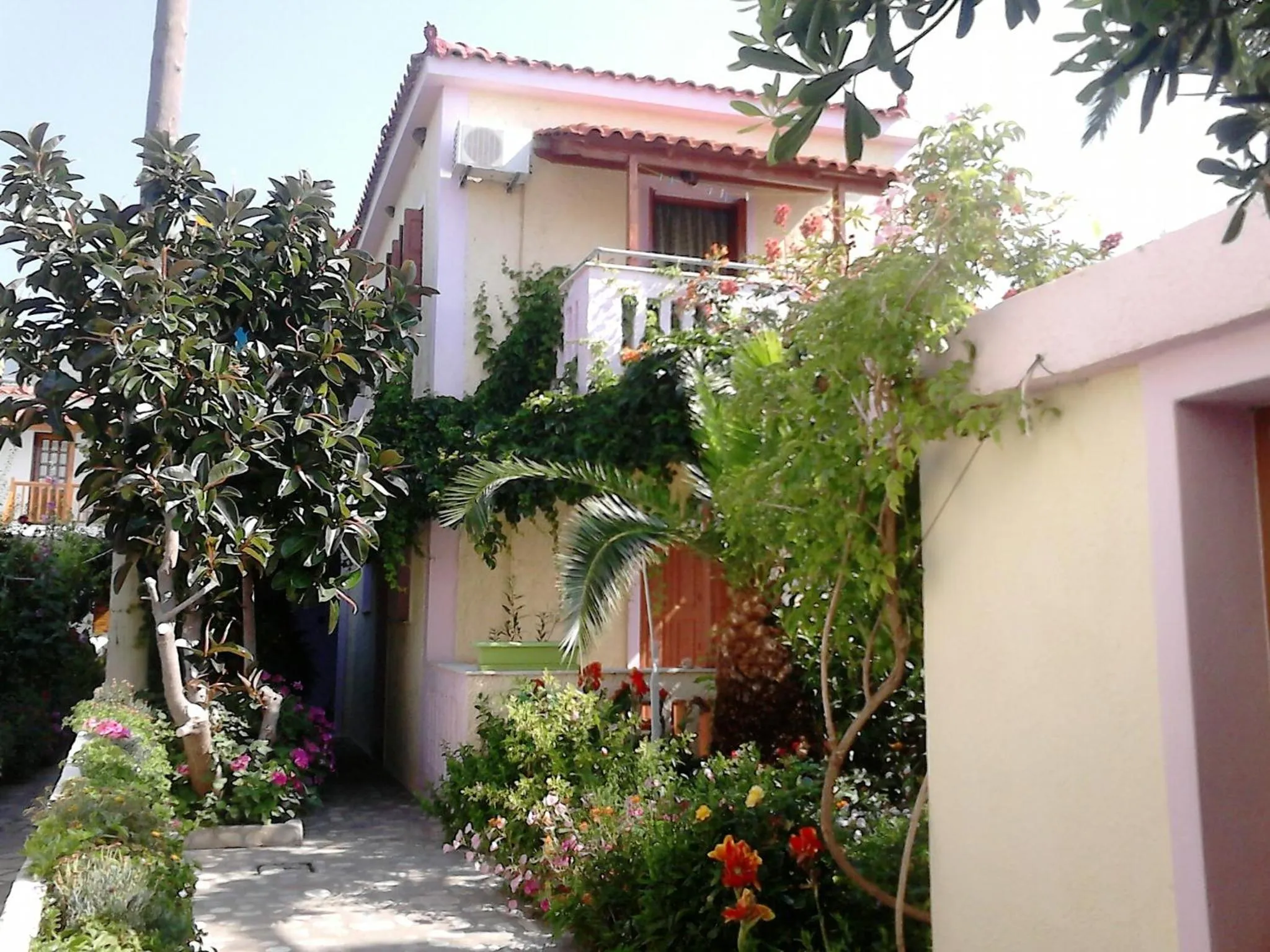 Garden in Smaragda Hotel