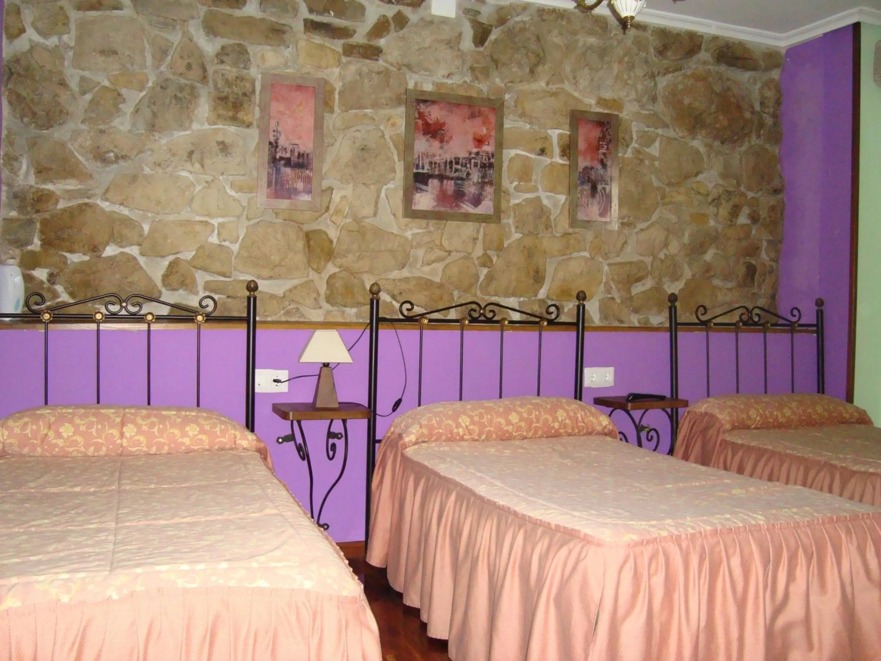Photo of the whole room, Bed in Hosteria Peña Sagra