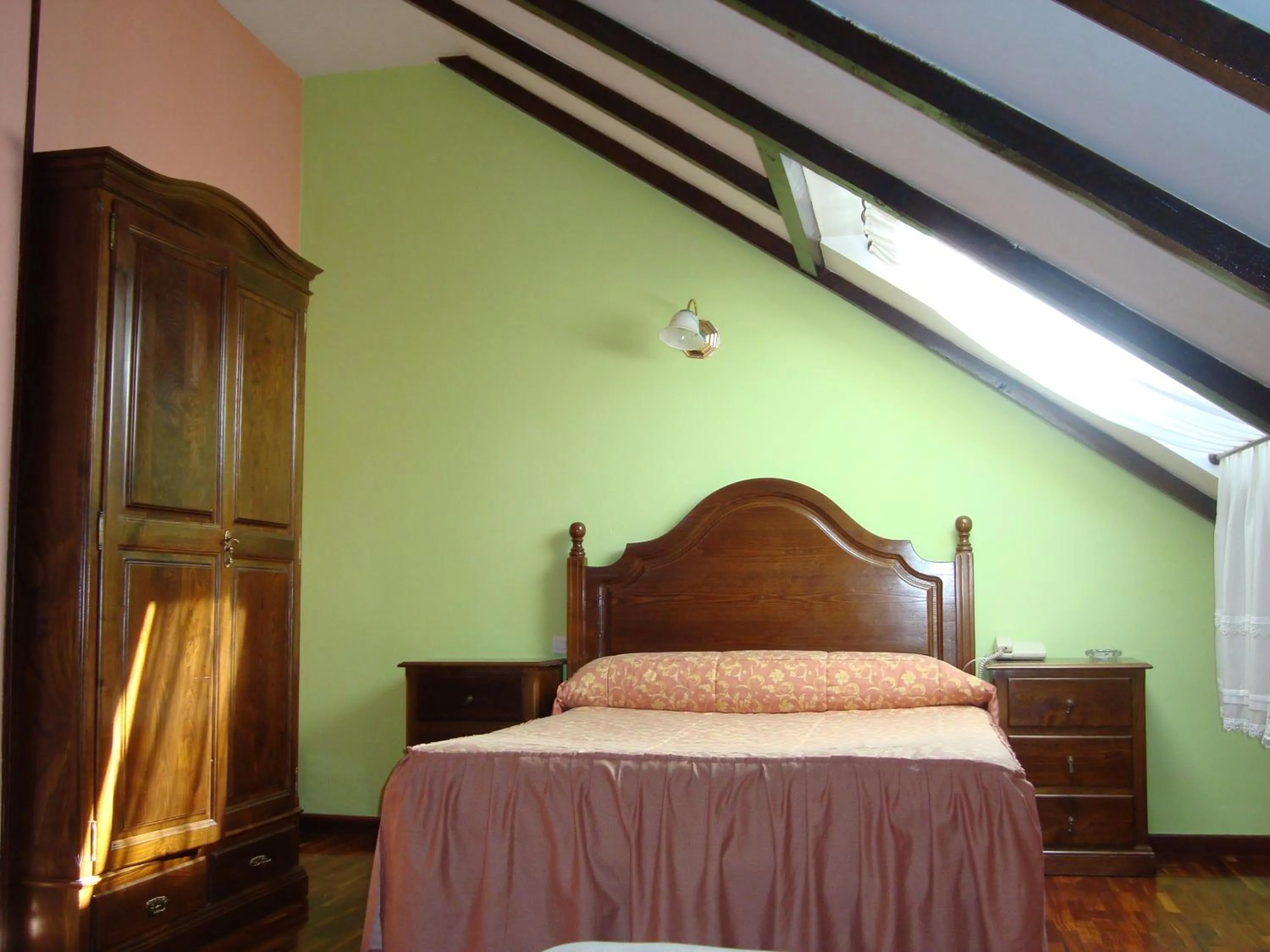 Photo of the whole room, Bed in Hosteria Peña Sagra