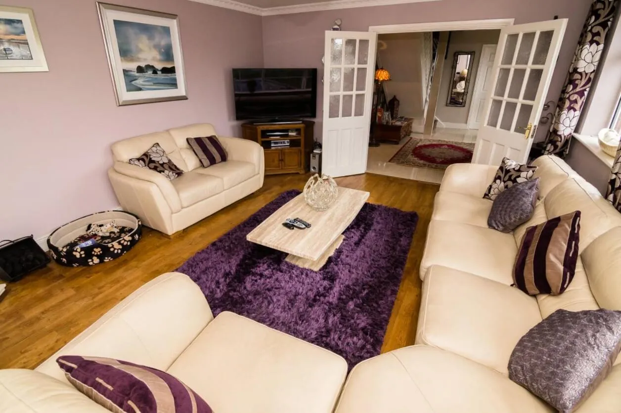 Communal lounge/ TV room in Ashbrook B&B