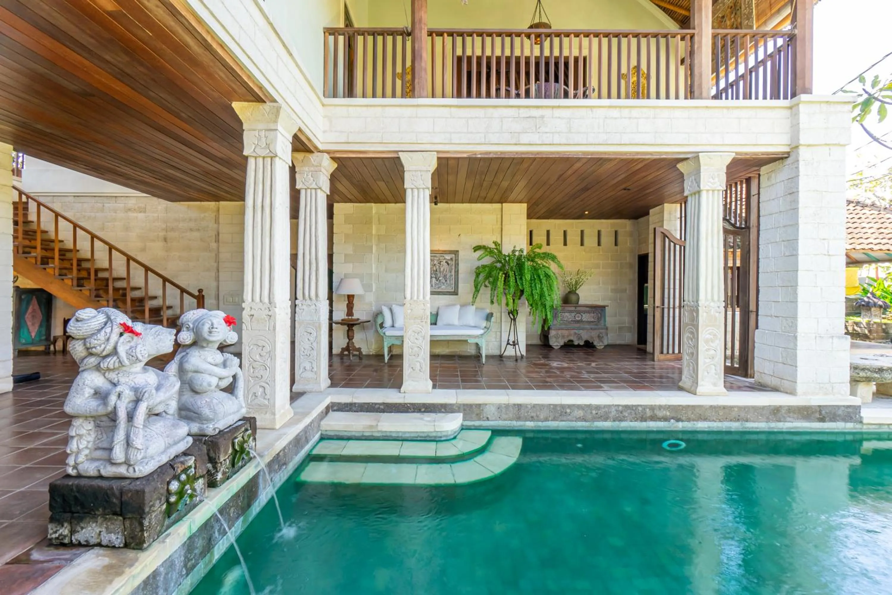 Swimming pool in Villa Angsa by Nakula