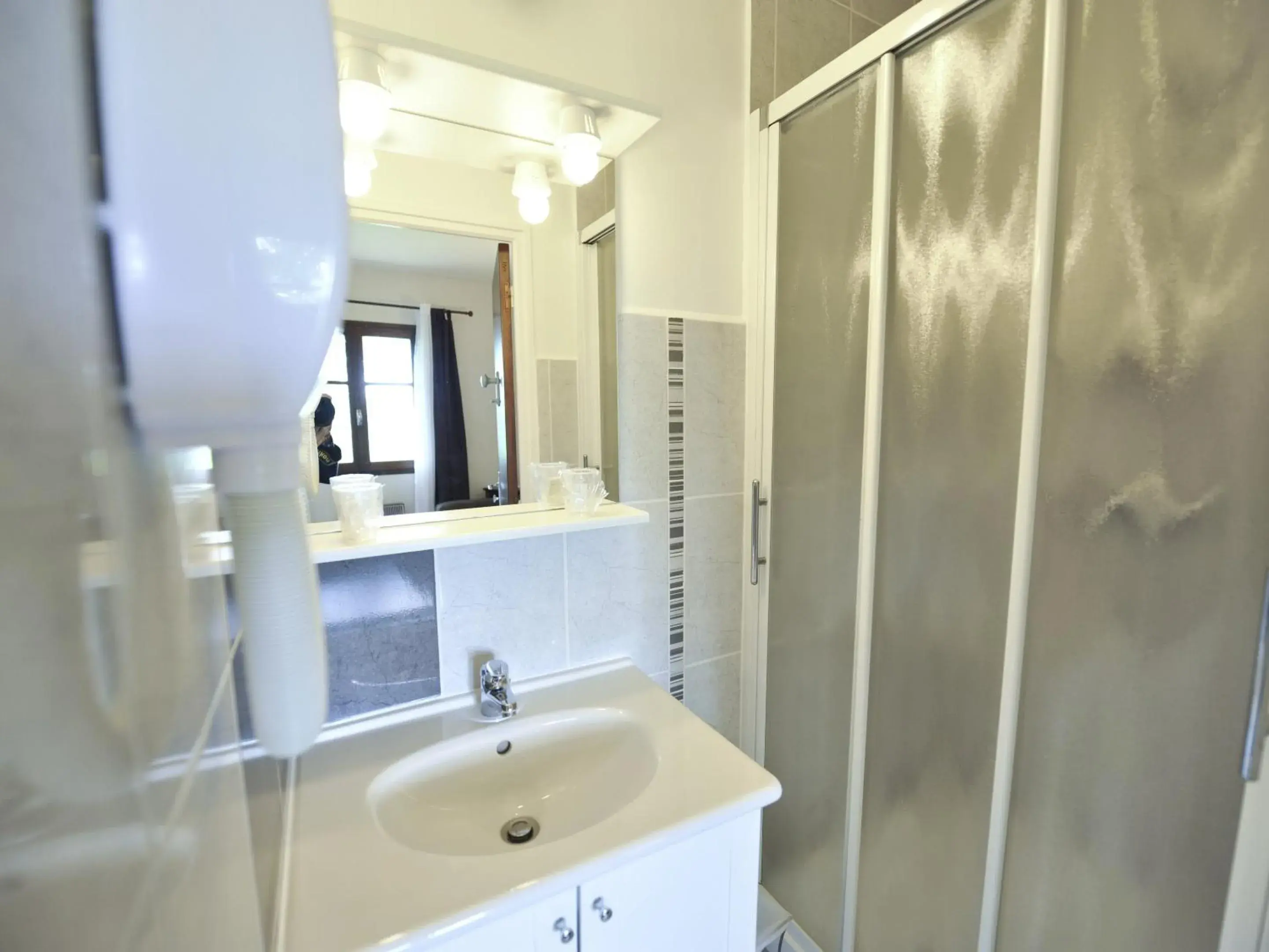 Small Double Room - single occupancy in Auberge d'ici et d'ailleurs Small Double Room - single occupancy in Auberge d'ici et d'ailleurs