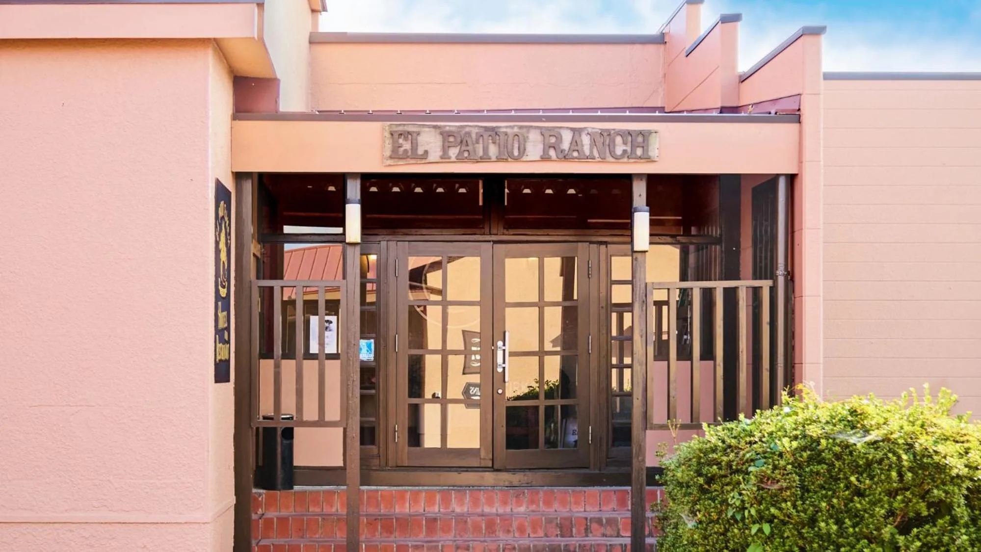Facade/entrance in El Patio Ranch