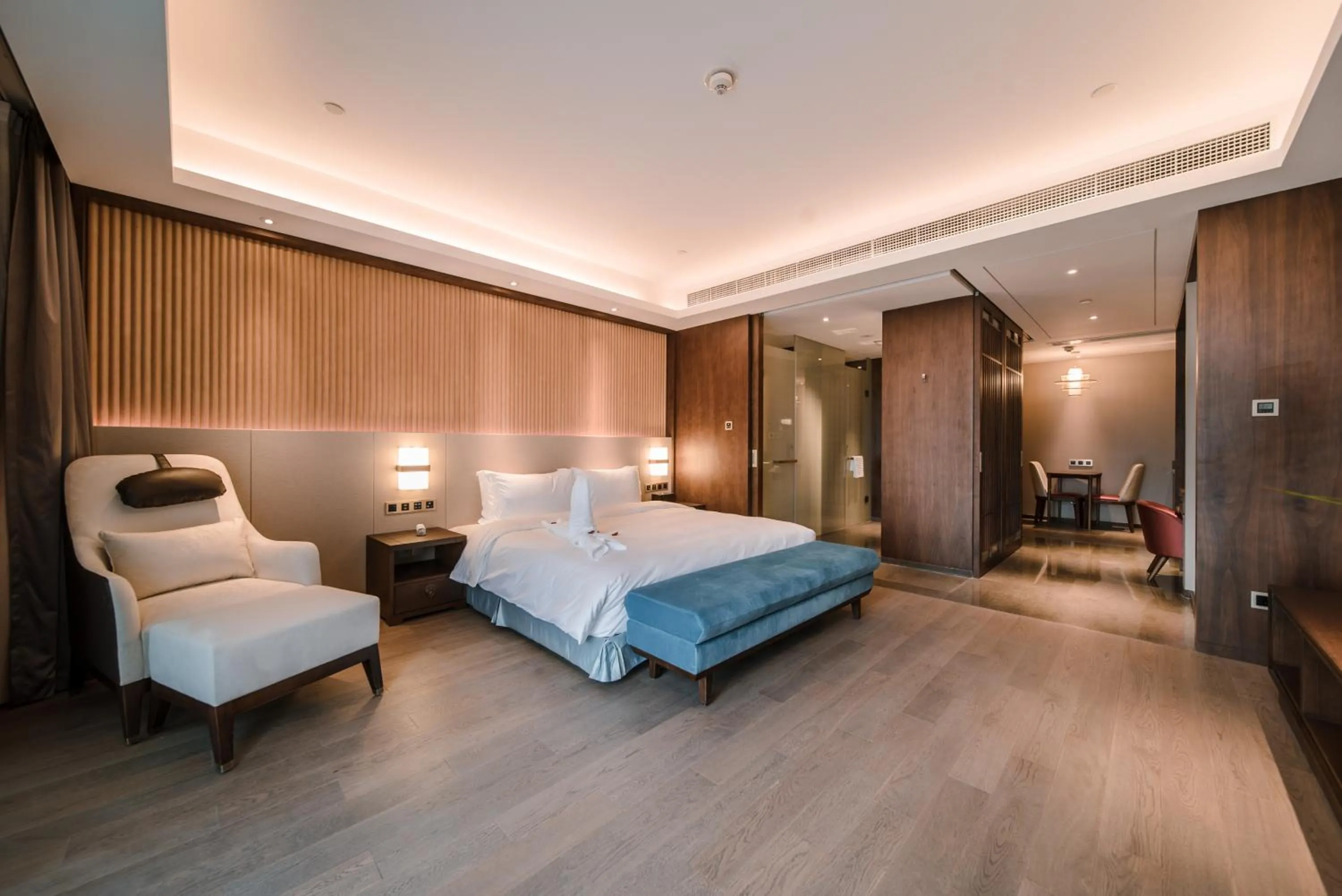 Bedroom, Bed in G-Luxe by Gloria Taimei Suzhou