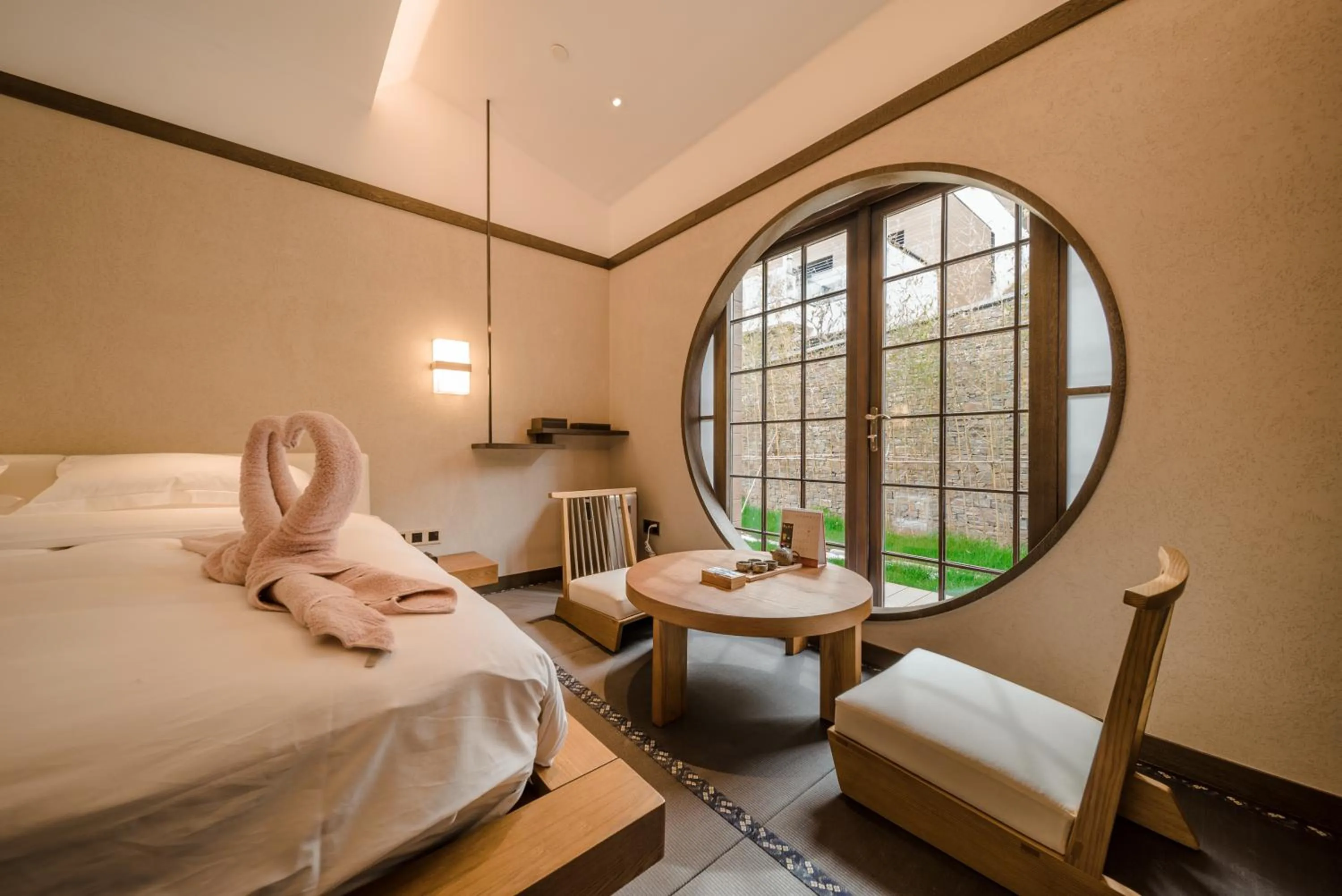 Bedroom, Bed in G-Luxe by Gloria Taimei Suzhou