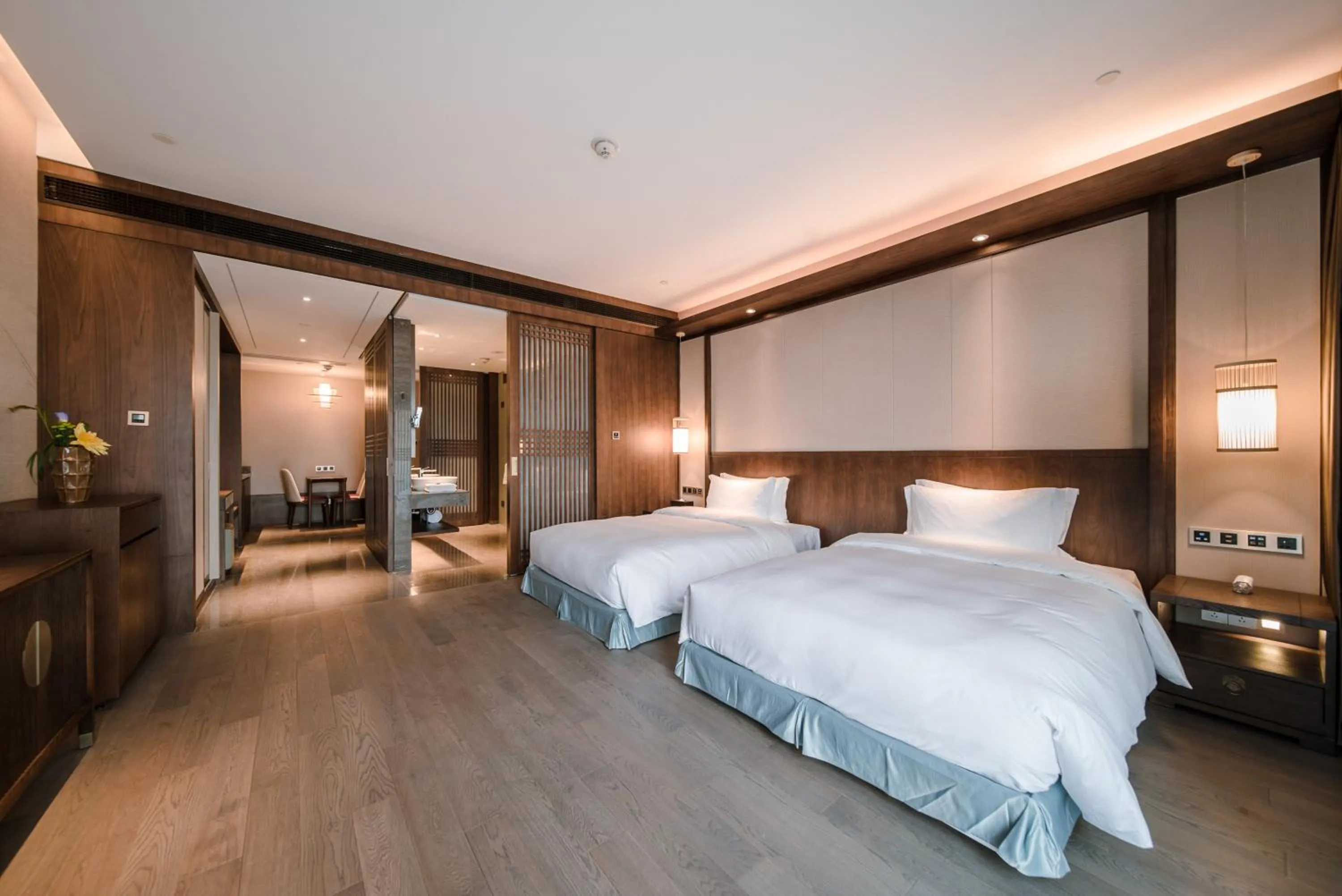 Bedroom, Bed in G-Luxe by Gloria Taimei Suzhou