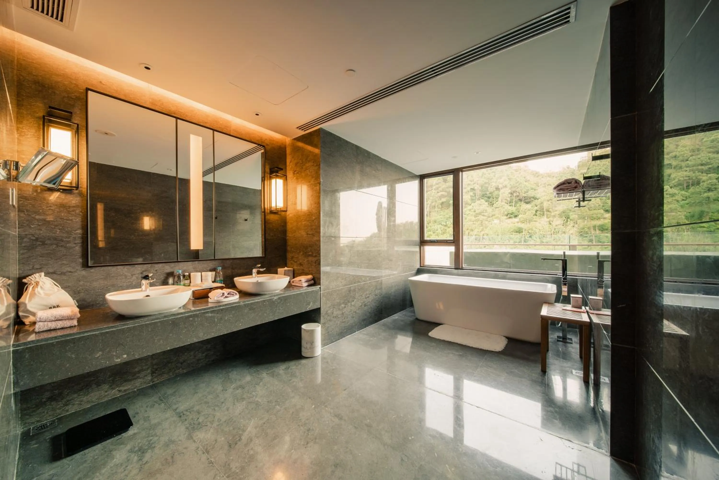 Bathroom in G-Luxe by Gloria Taimei Suzhou