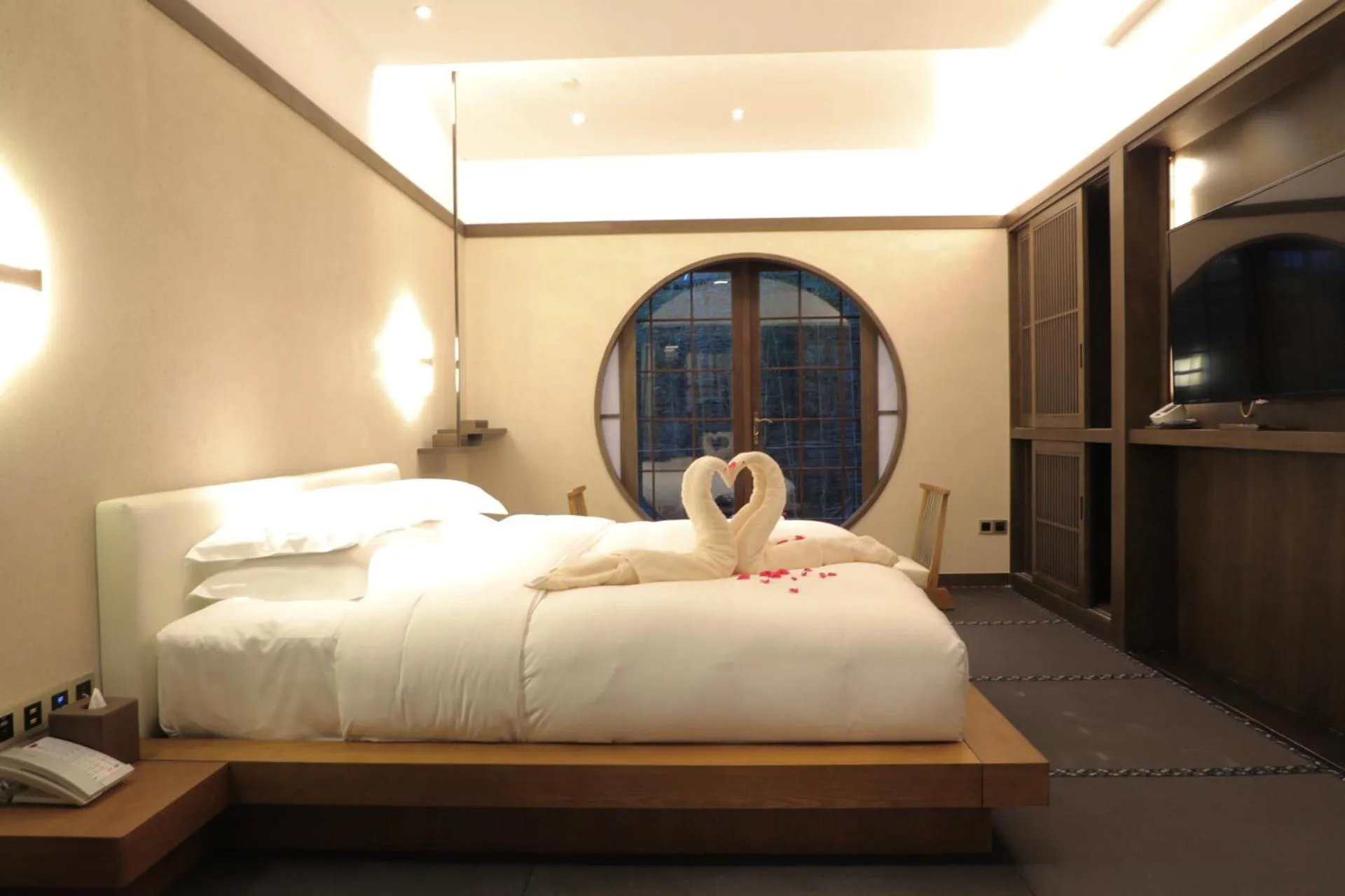 Bedroom, Bed in G-Luxe by Gloria Taimei Suzhou