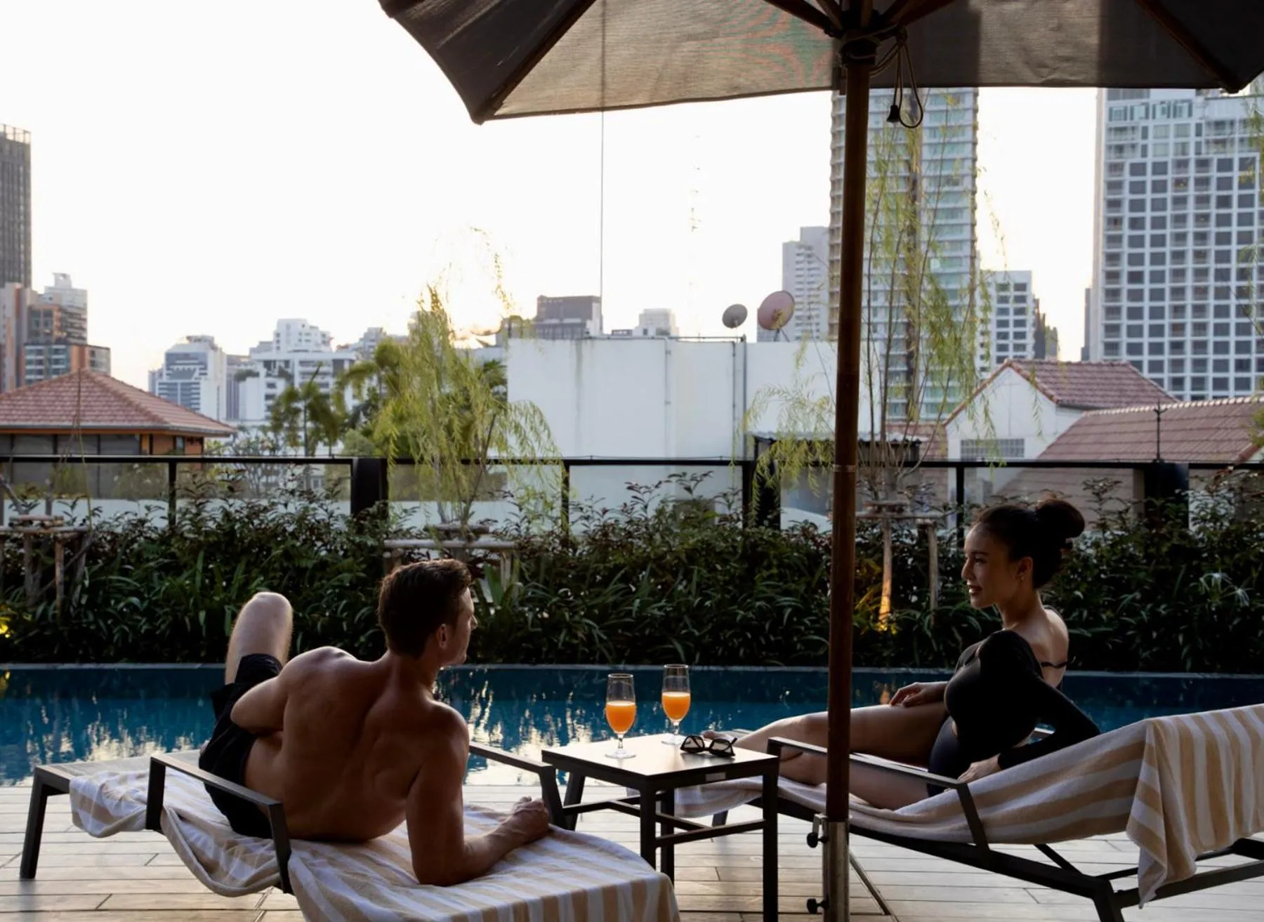 Swimming pool in Walton Suites Sukhumvit