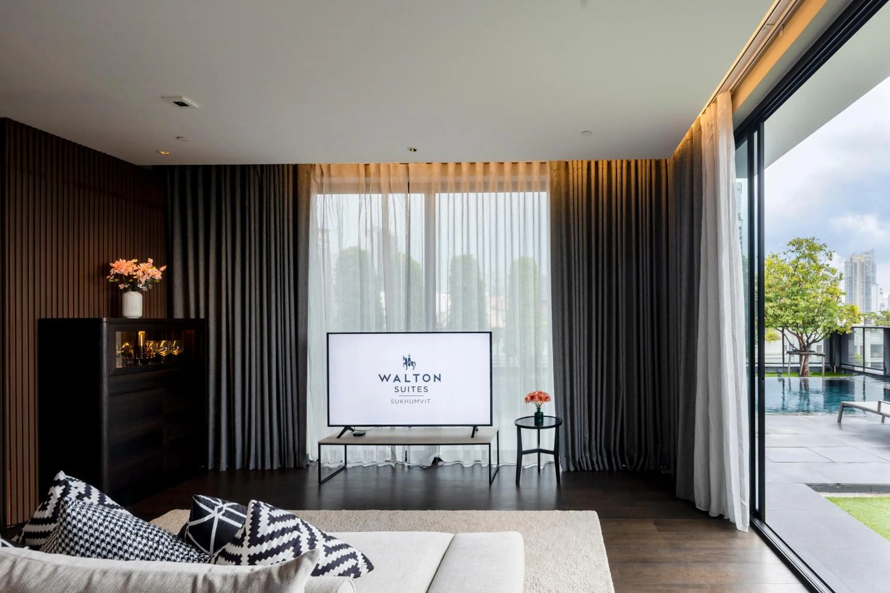 TV and multimedia in Walton Suites Sukhumvit