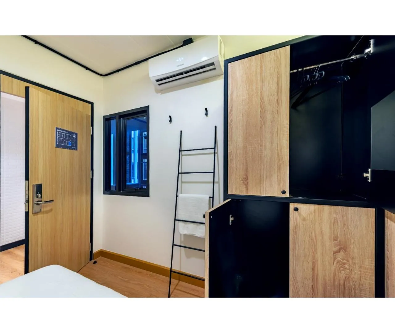 towels, Bed in Siam Subway Hostel and Café