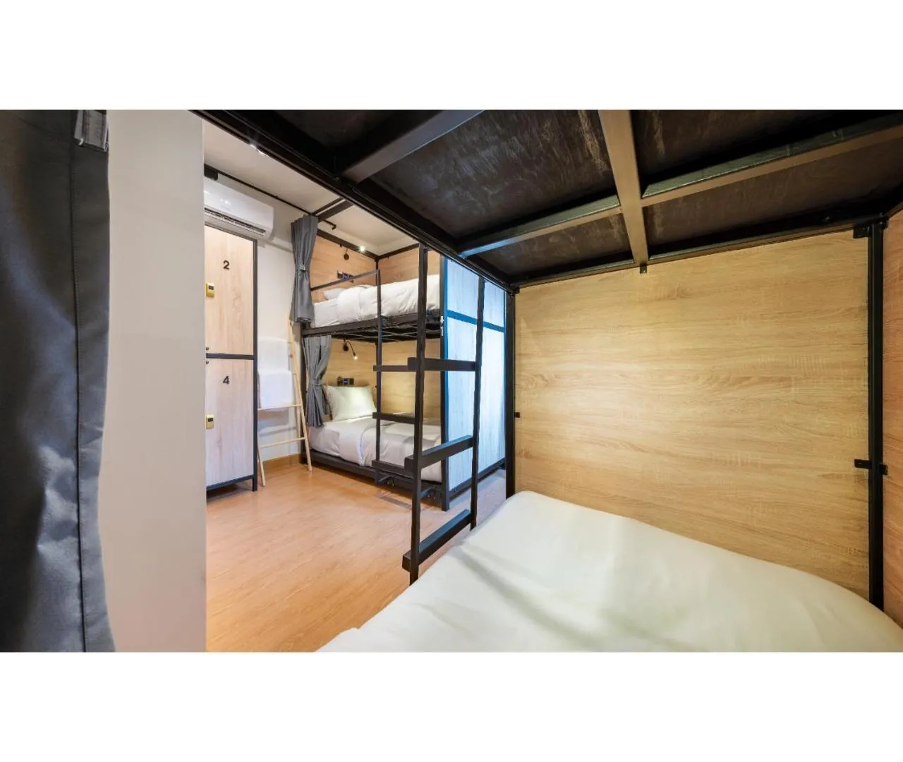 bunk bed, Bed in Siam Subway Hostel and Café