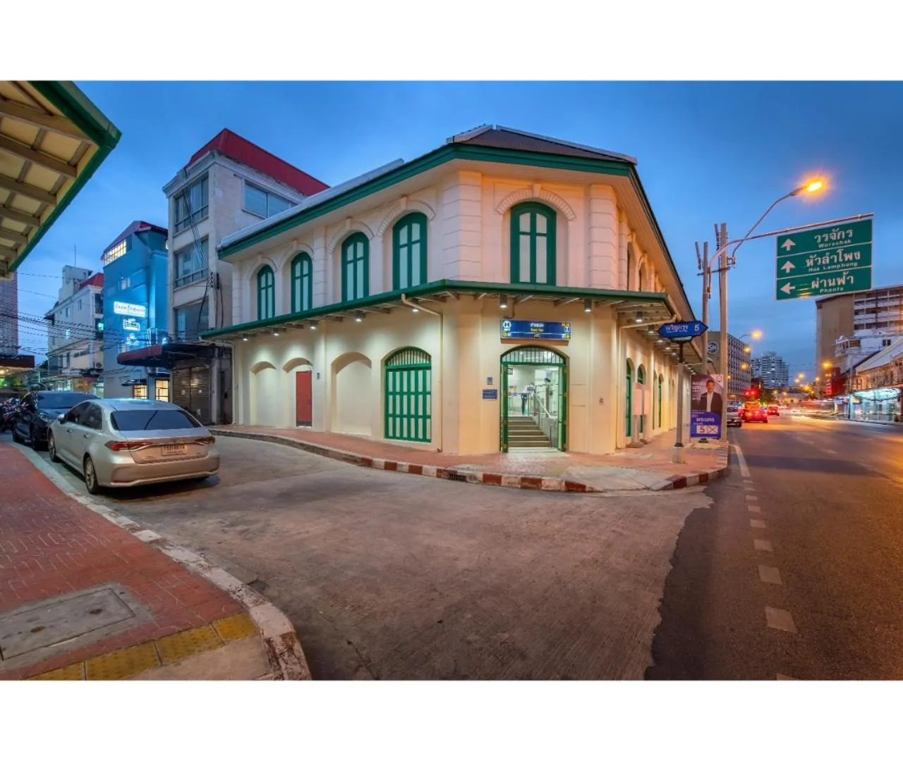 Property building in Siam Subway Hostel and Café