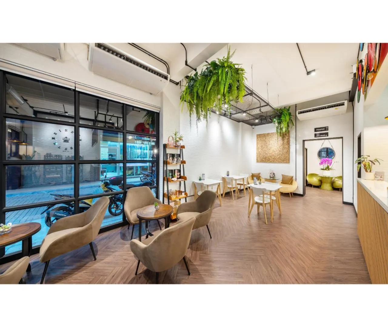 Lobby or reception in Siam Subway Hostel and Café