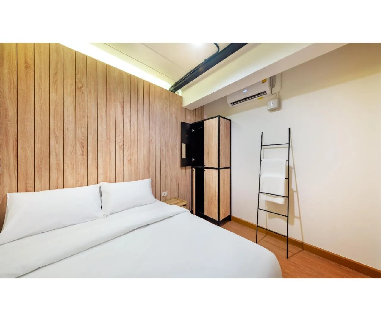 Bed in Siam Subway Hostel and Café