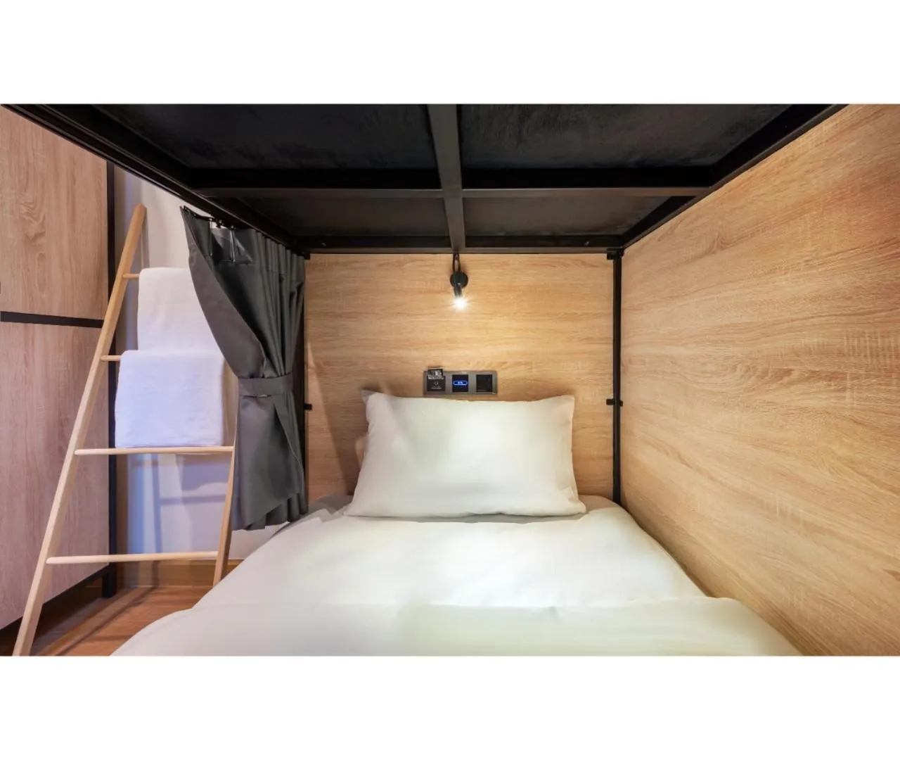 Bed in Siam Subway Hostel and Café