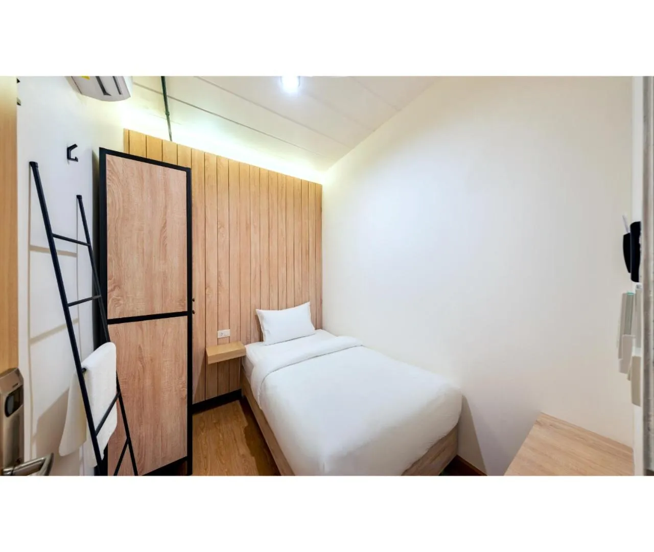 Bed in Siam Subway Hostel and Café