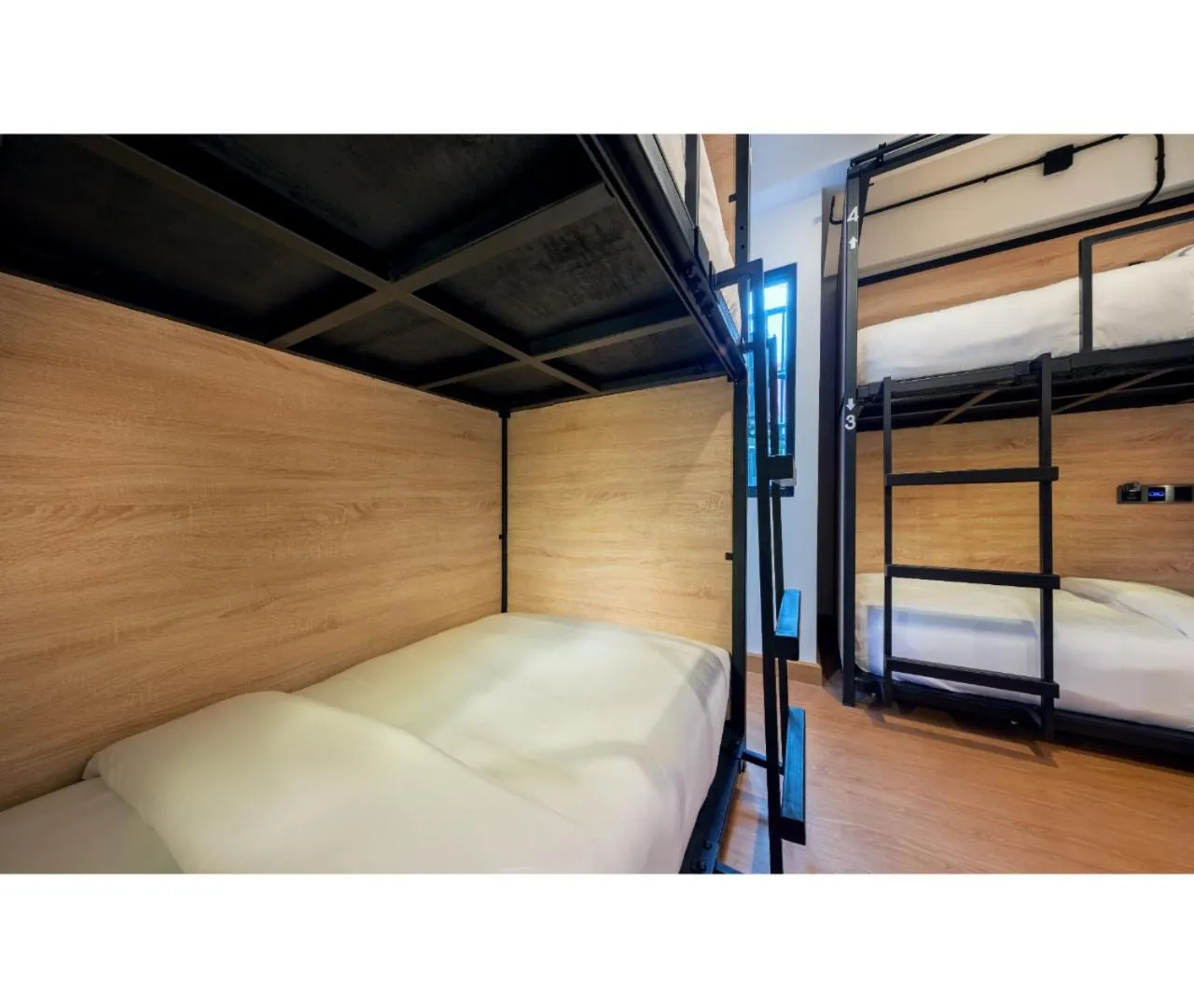 Bed in Siam Subway Hostel and Café