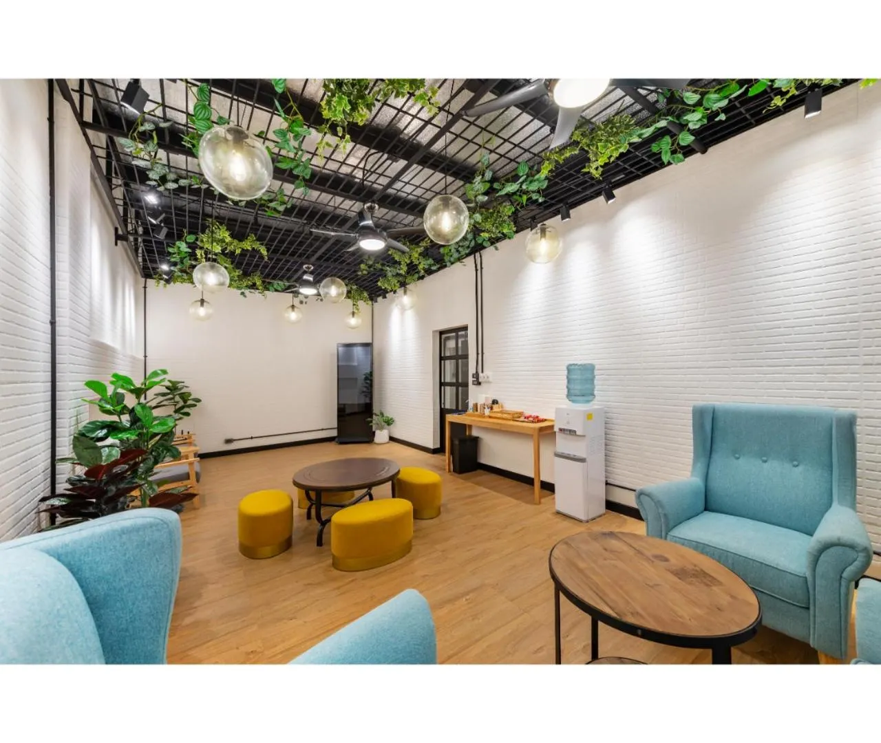 Restaurant/places to eat in Siam Subway Hostel and Café