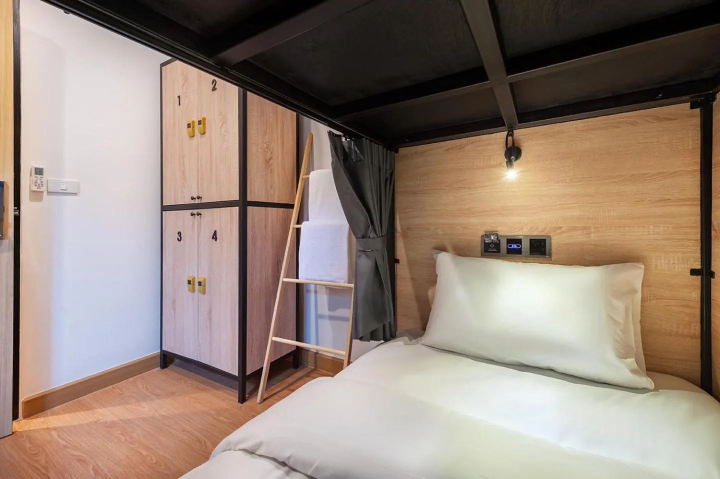 Bed in Siam Subway Hostel and Café