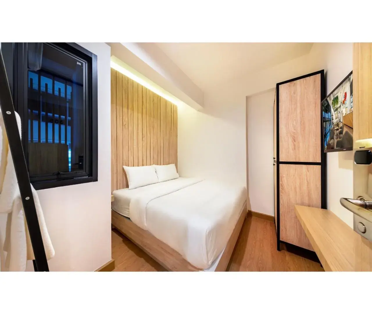 Deluxe King Room with Shared Bathroom in Siam Subway Hostel and Café Deluxe King Room with Shared Bathroom in Siam Subway Hostel and Café