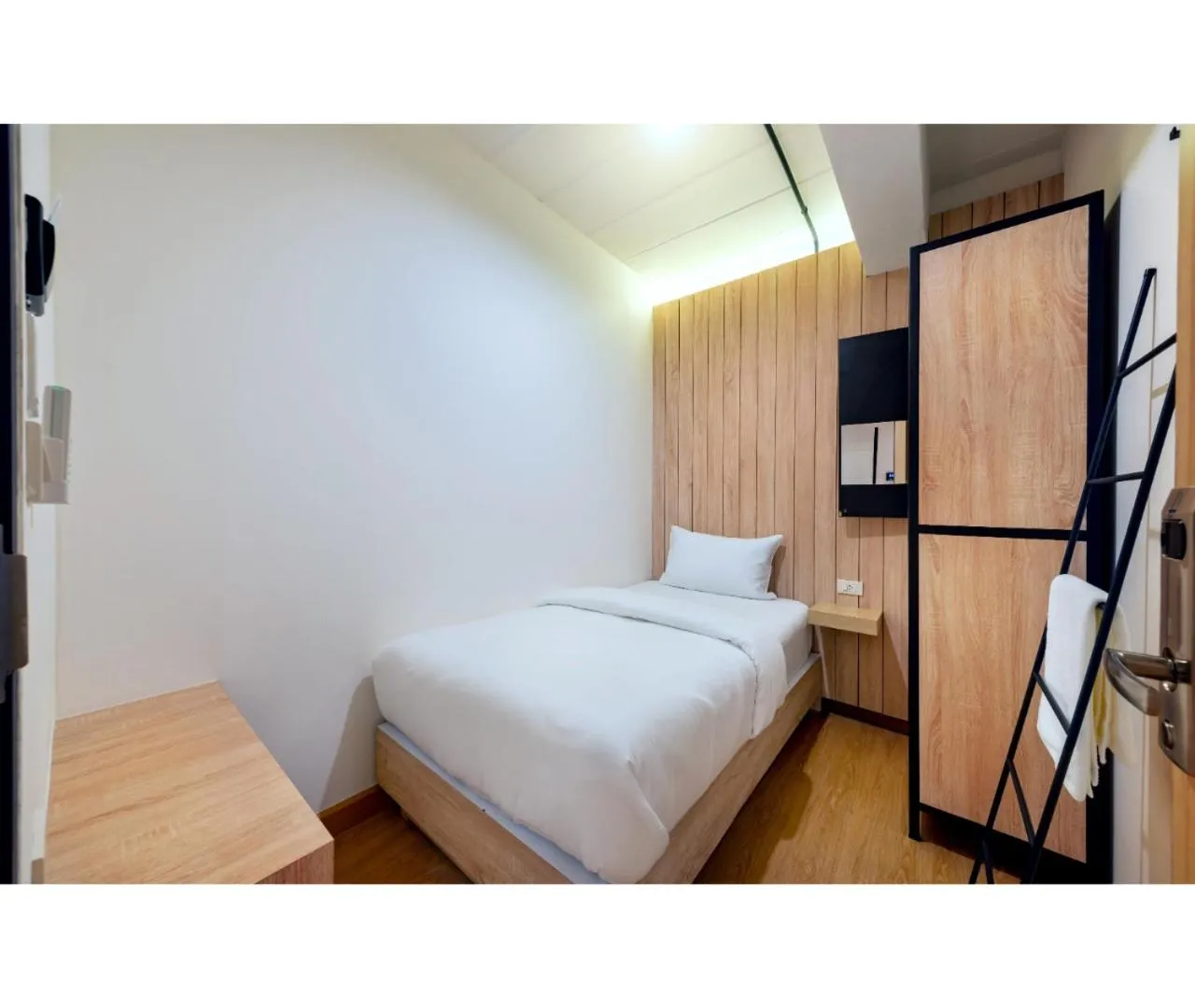 Bed in Siam Subway Hostel and Café