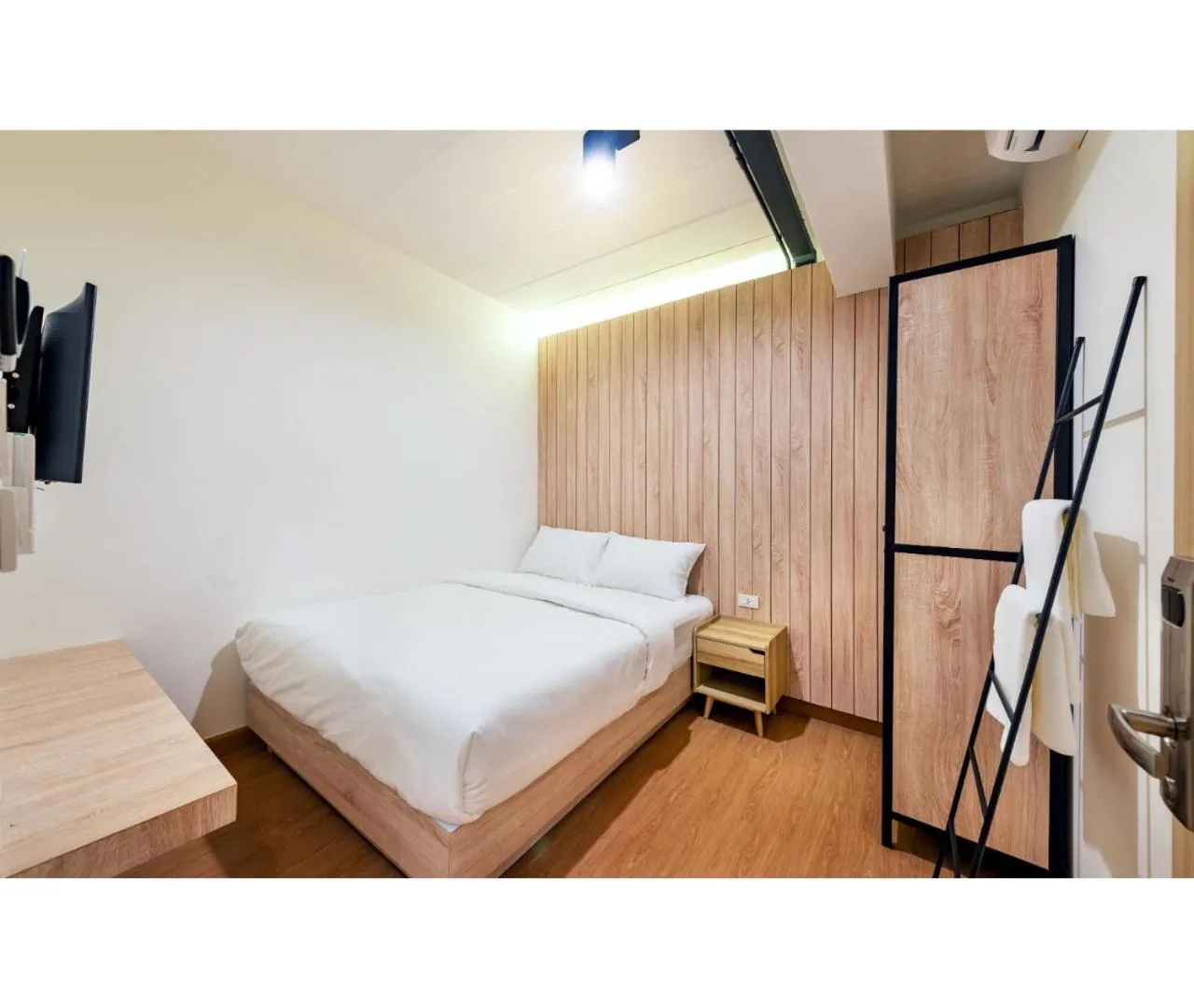 Bed in Siam Subway Hostel and Café