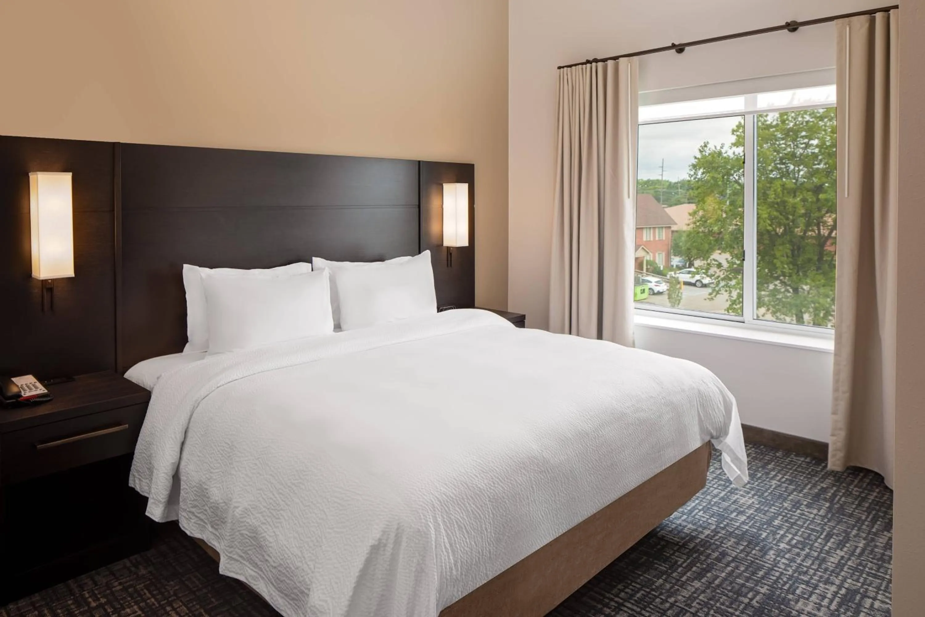 Bedroom, Bed in Residence Inn by Marriott Detroit Farmington Hills