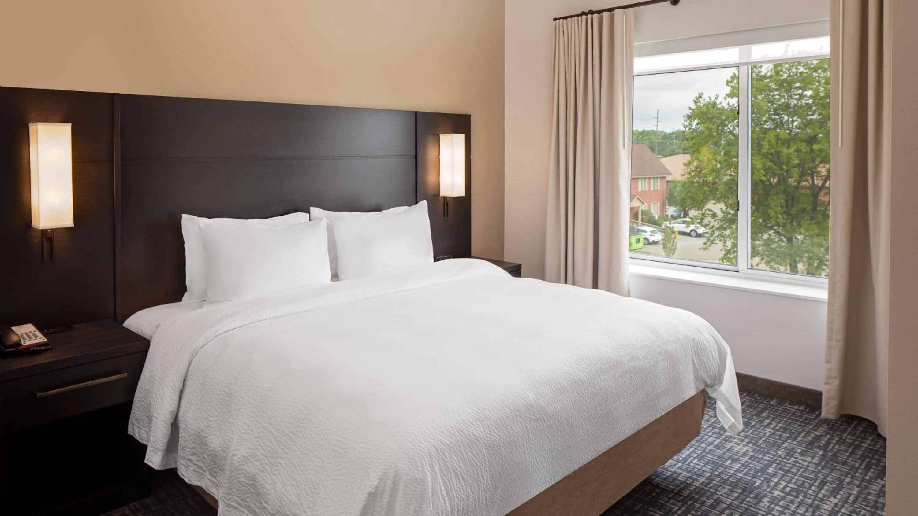 Bed in Residence Inn by Marriott Detroit Farmington Hills