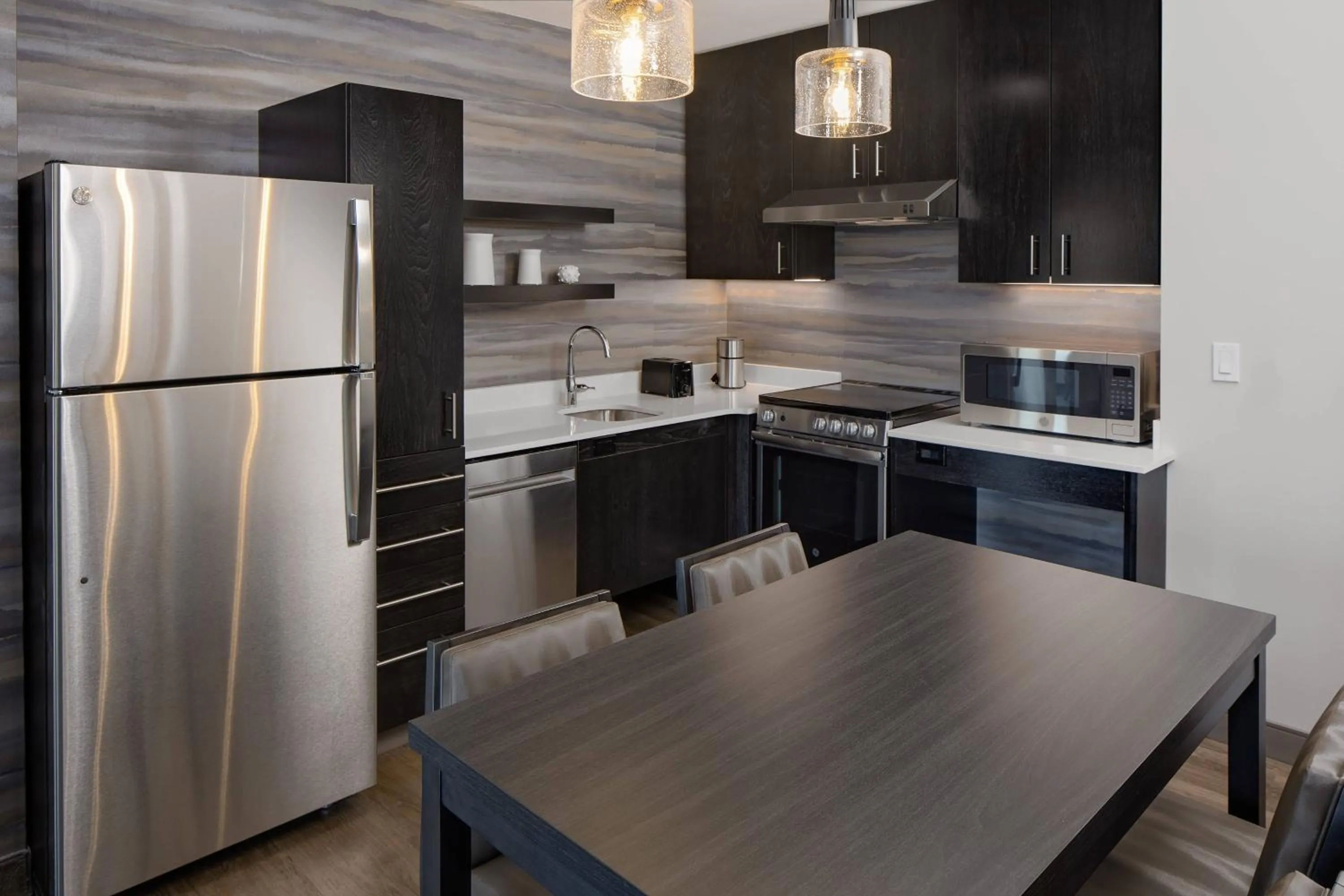 Kitchen or kitchenette in Residence Inn by Marriott Detroit Farmington Hills