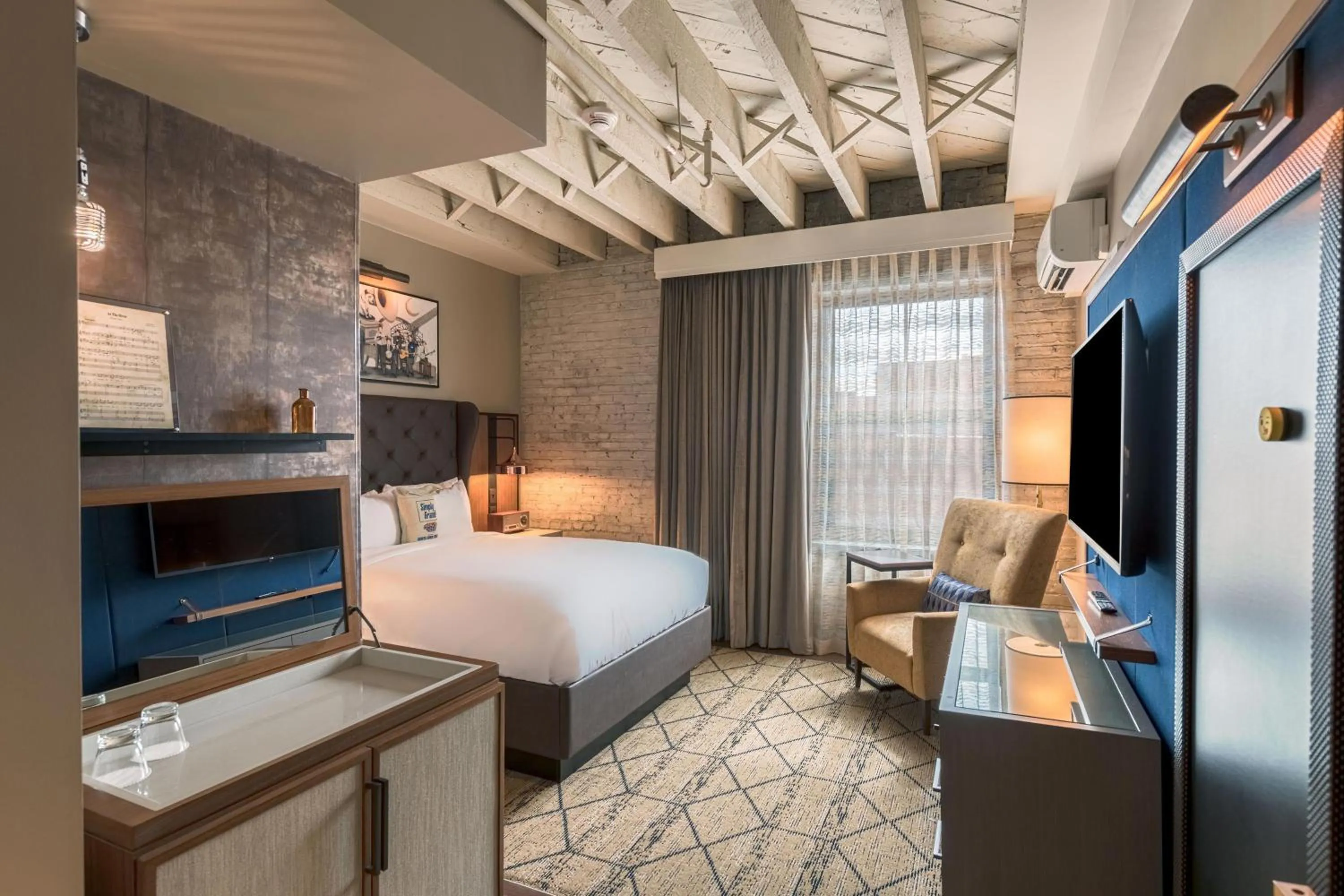 Photo of the whole room, Bed in The Sessions Hotel, Bristol, a Tribute Portfolio Hotel