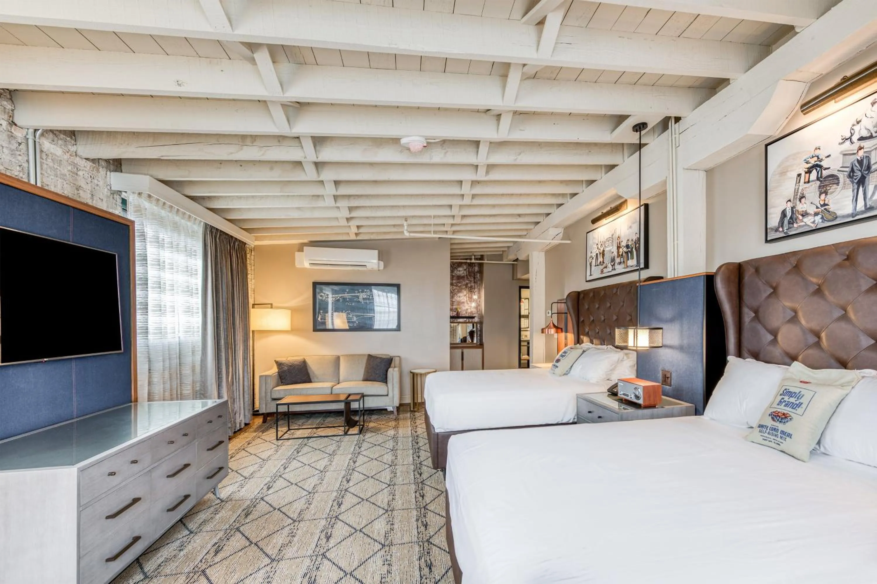 Photo of the whole room, Bed in The Sessions Hotel, Bristol, a Tribute Portfolio Hotel