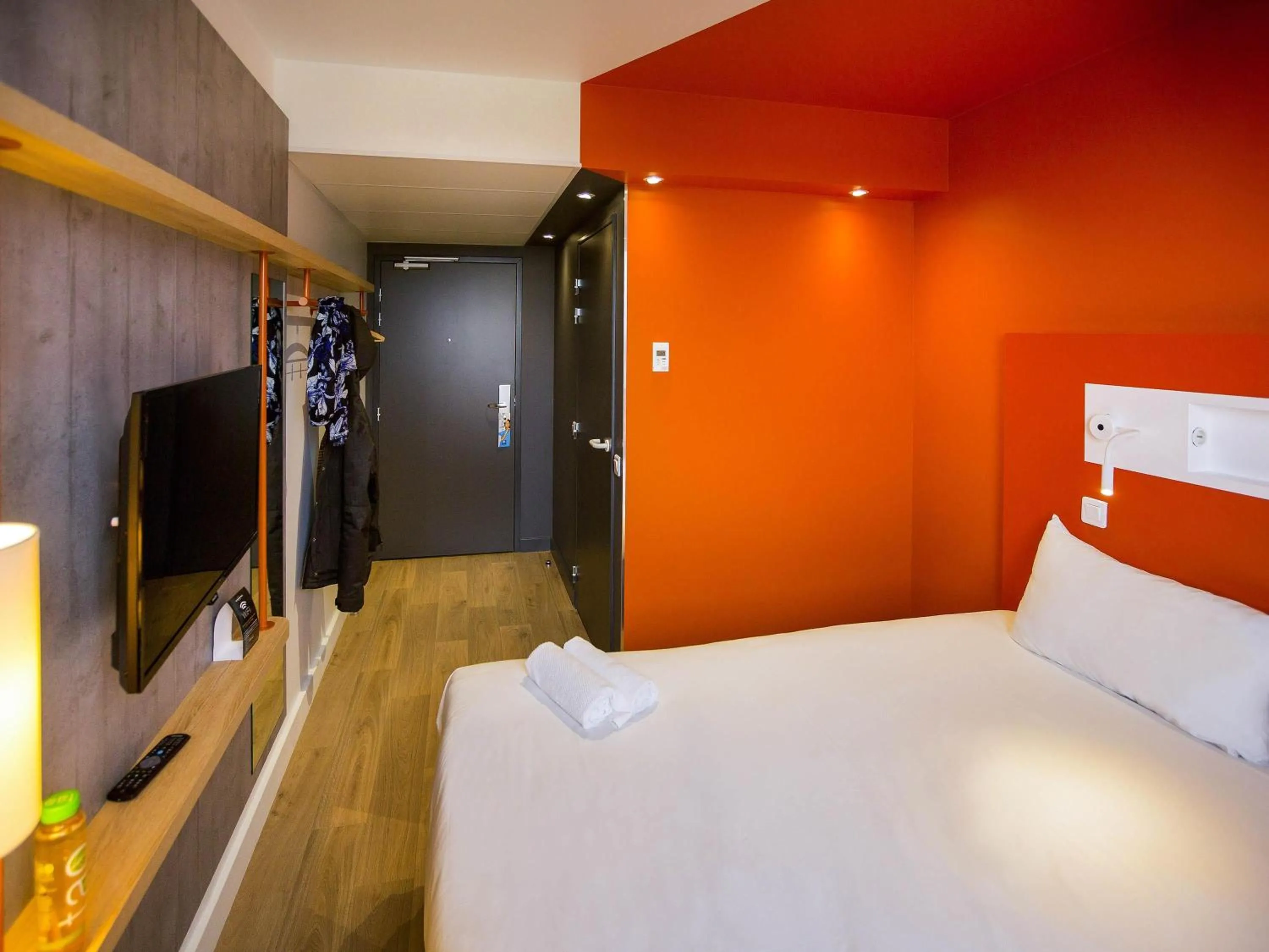 Bedroom, Bed in ibis budget Beauvais Aeroport