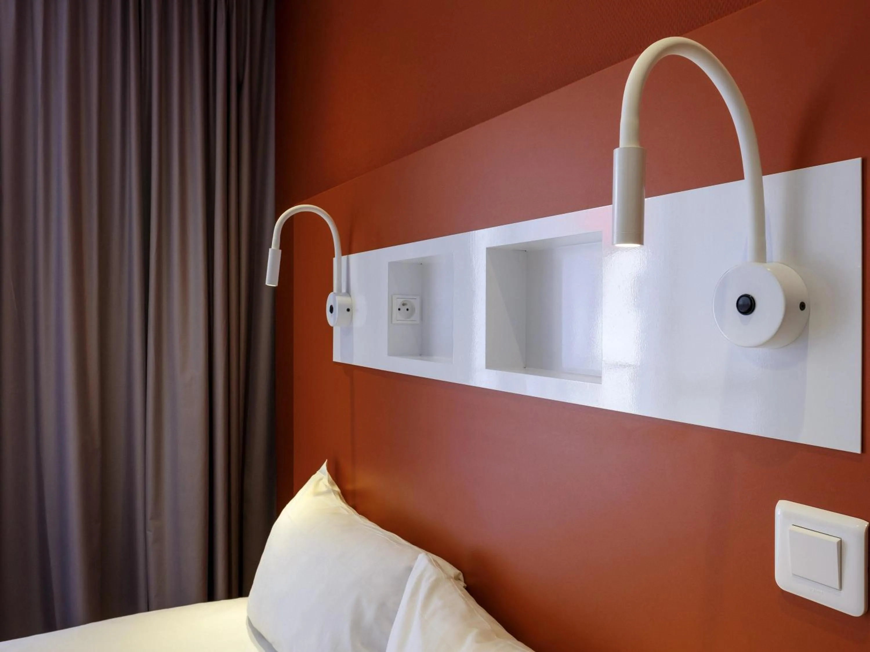 Bedroom, Bed in ibis budget Beauvais Aeroport