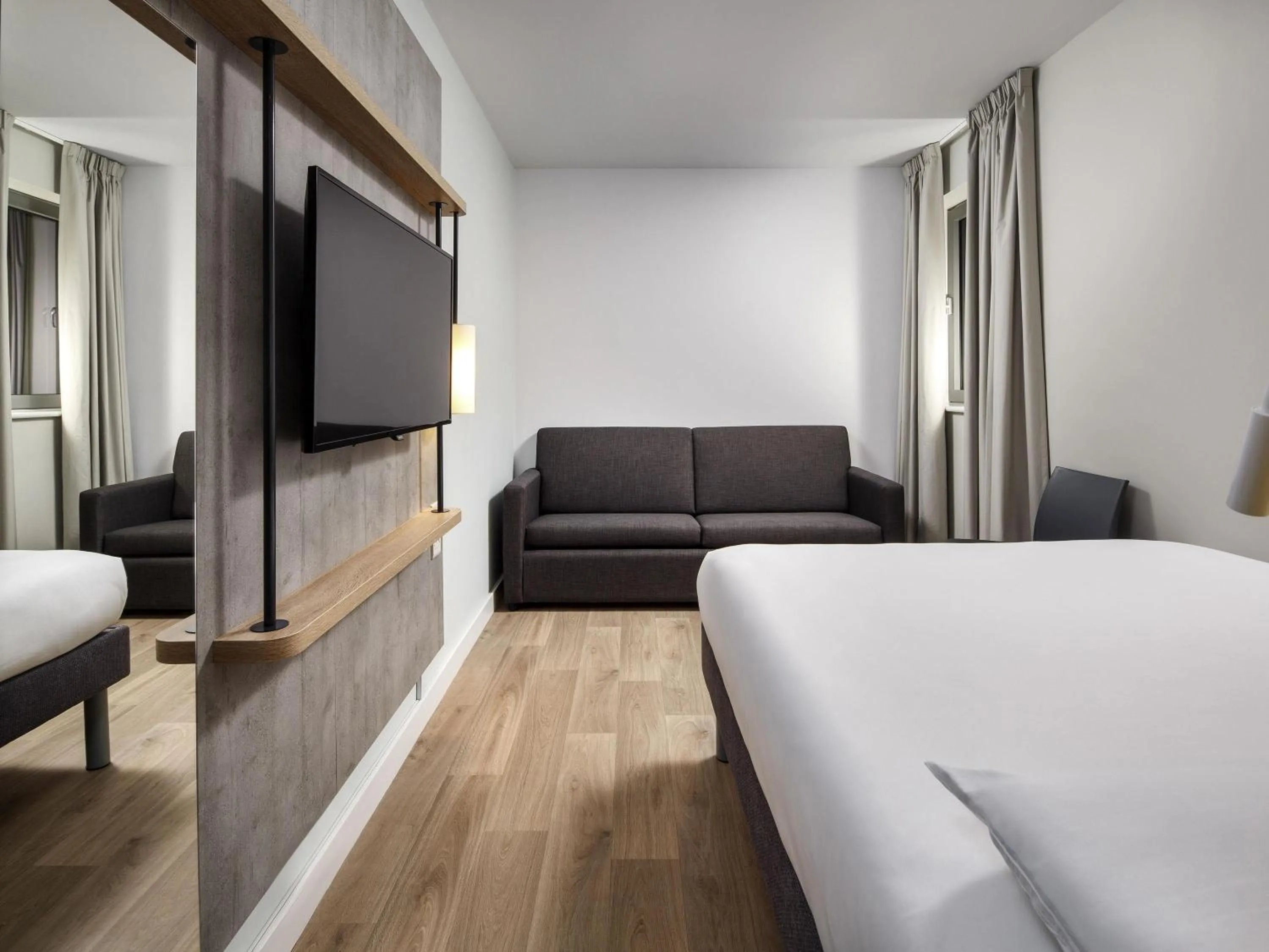 Bedroom, Bed in ibis budget Beauvais Aeroport