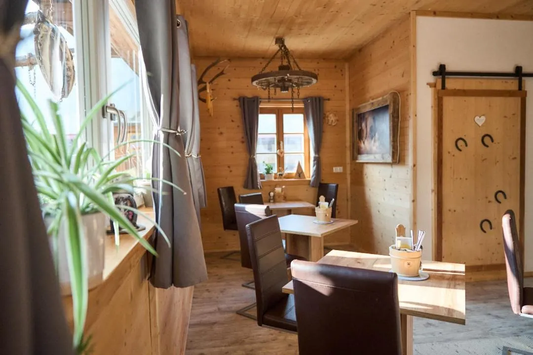 Dining area in B&B Margit's Ranch Urlaub am Pferdehof