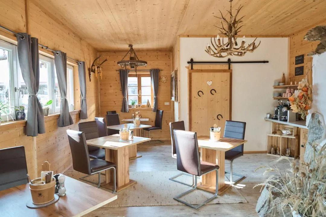 Dining area in B&B Margit's Ranch Urlaub am Pferdehof